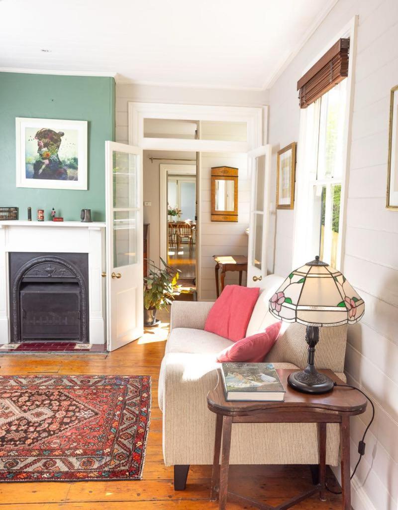 Charm & History 3bdr Close To Harbour Views *