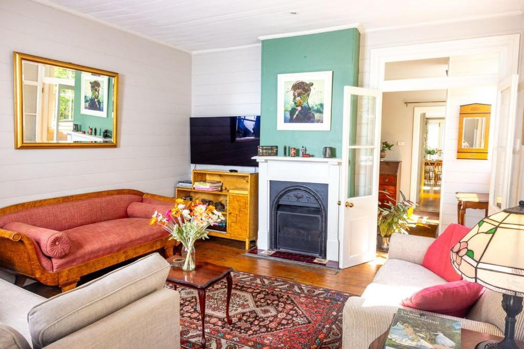 Charm & History 3bdr Close To Harbour Views * Sydney