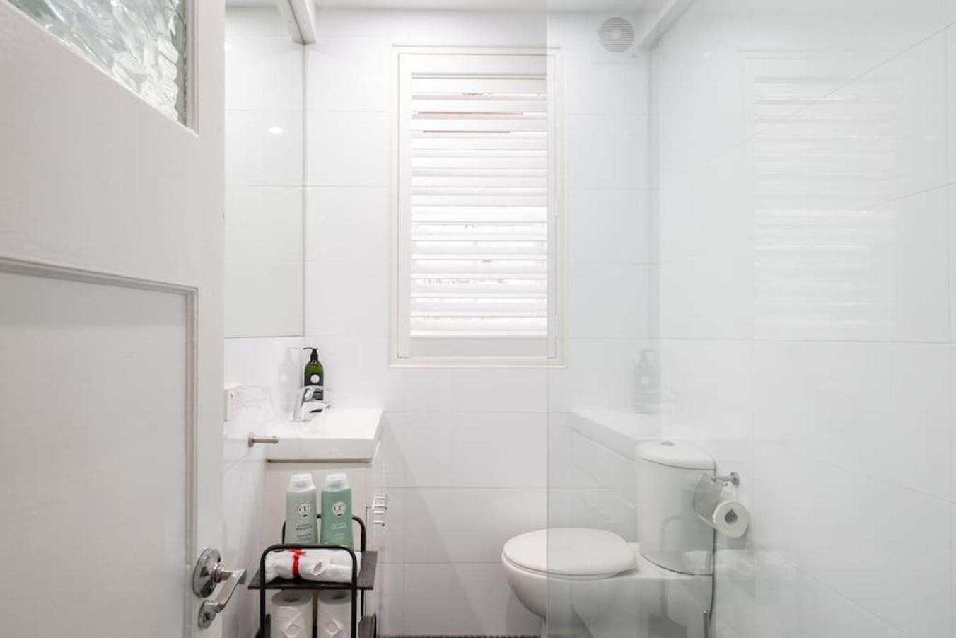 St James, Art Deco Dream - 2 Bedrooms W Aircon Apartment Sydney