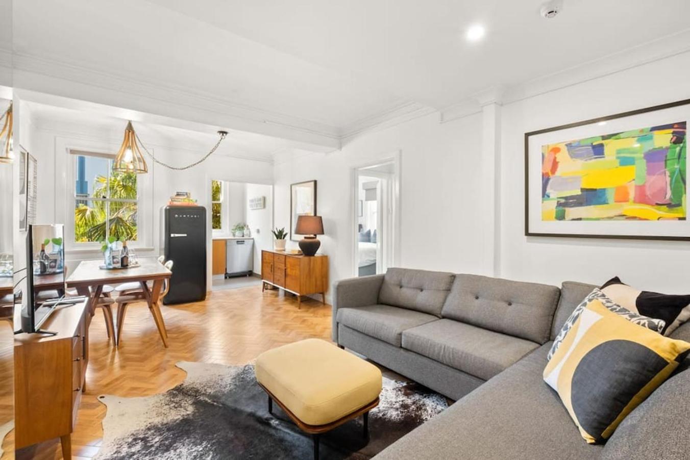 St James, Art Deco Dream - 2 Bedrooms W Aircon Apartment Sydney
