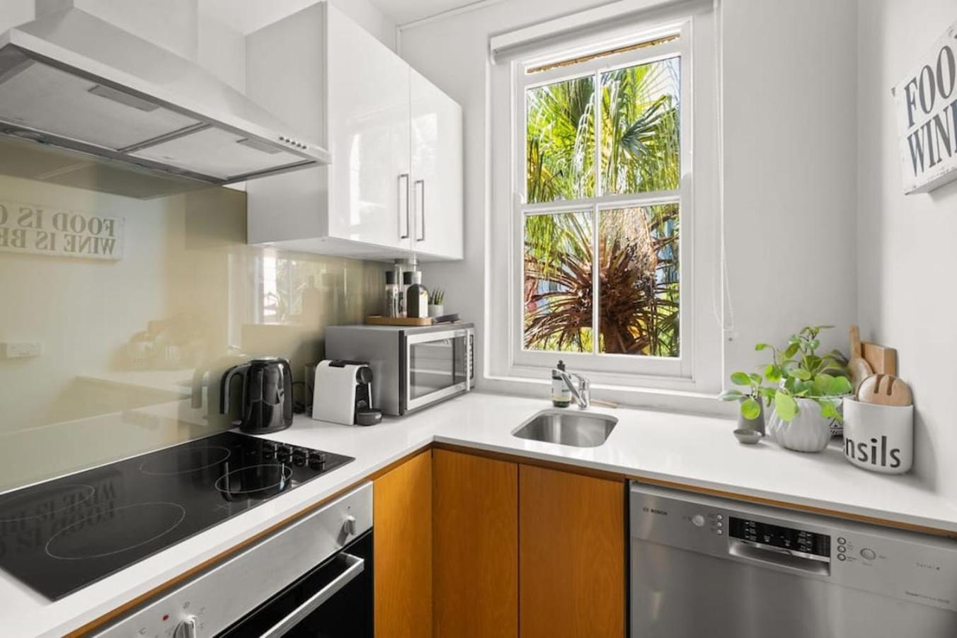 St James, Art Deco Dream - 2 Bedrooms W Aircon Apartment *