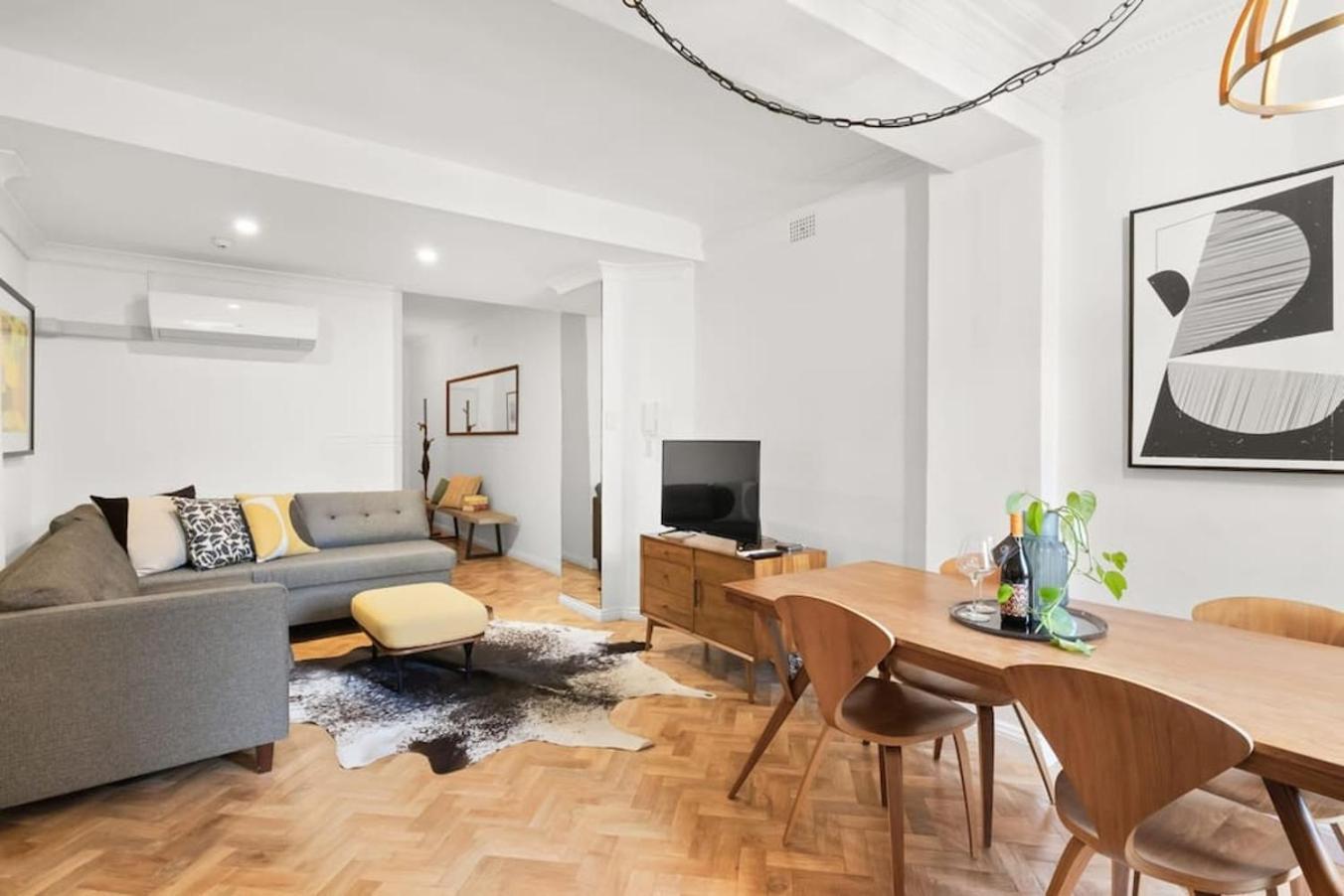 St James, Art Deco Dream - 2 Bedrooms W Aircon Sydney