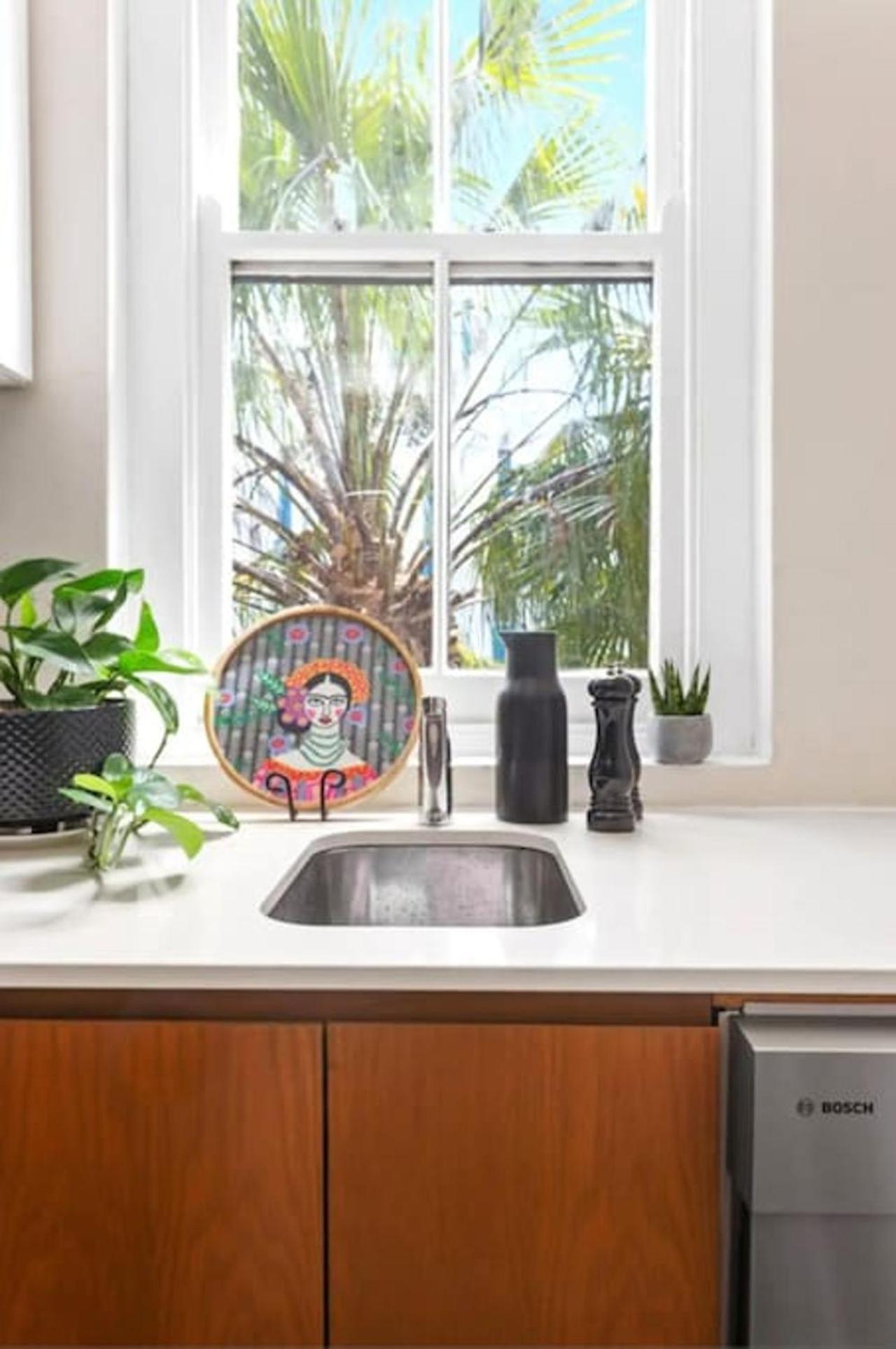 St James, Art Deco Dream - 2 Bedrooms W Aircon * Sydney