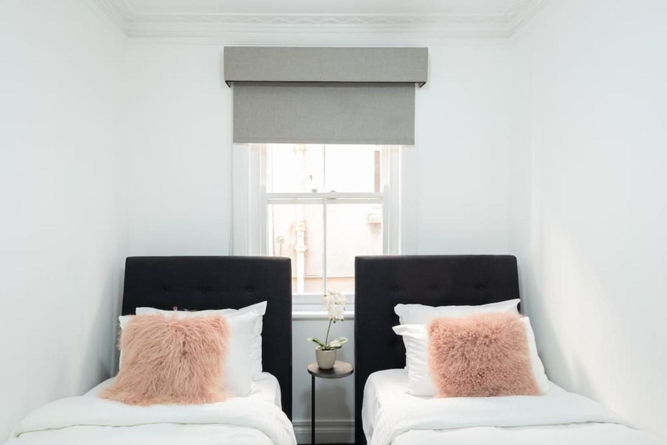 Apartment St James, Art Deco Dream - 2 Bedrooms W Aircon Sydney
