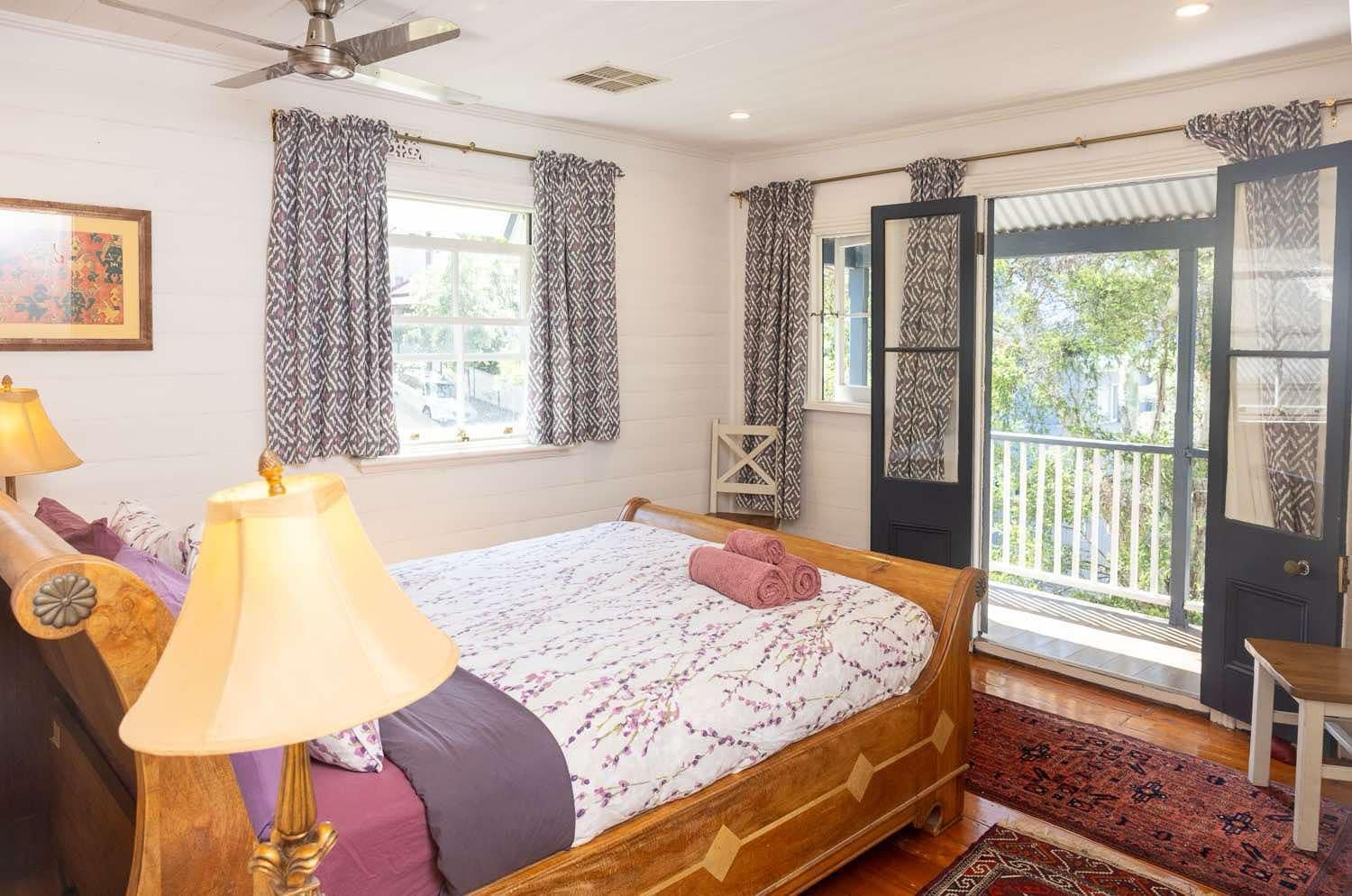 Charm & History 3bdr Close To Harbour Views Holiday home Sydney