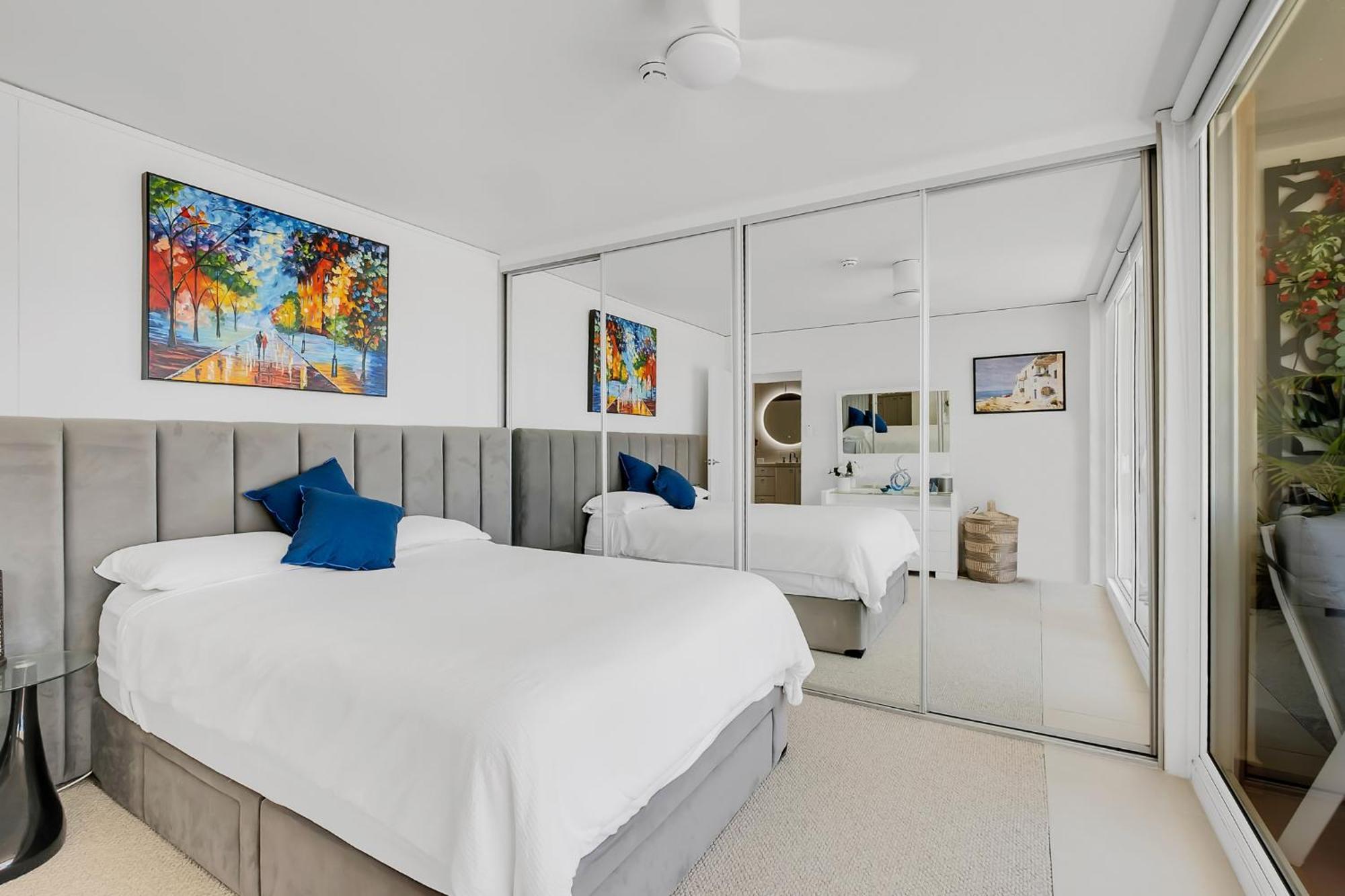 Unbeatable Beachfront Views 3 Mins Walk To Corso Apartamento Sidney