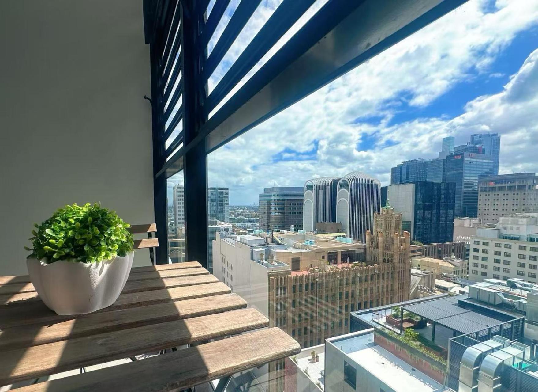 Cozy City-view In The Cbd Apartment
