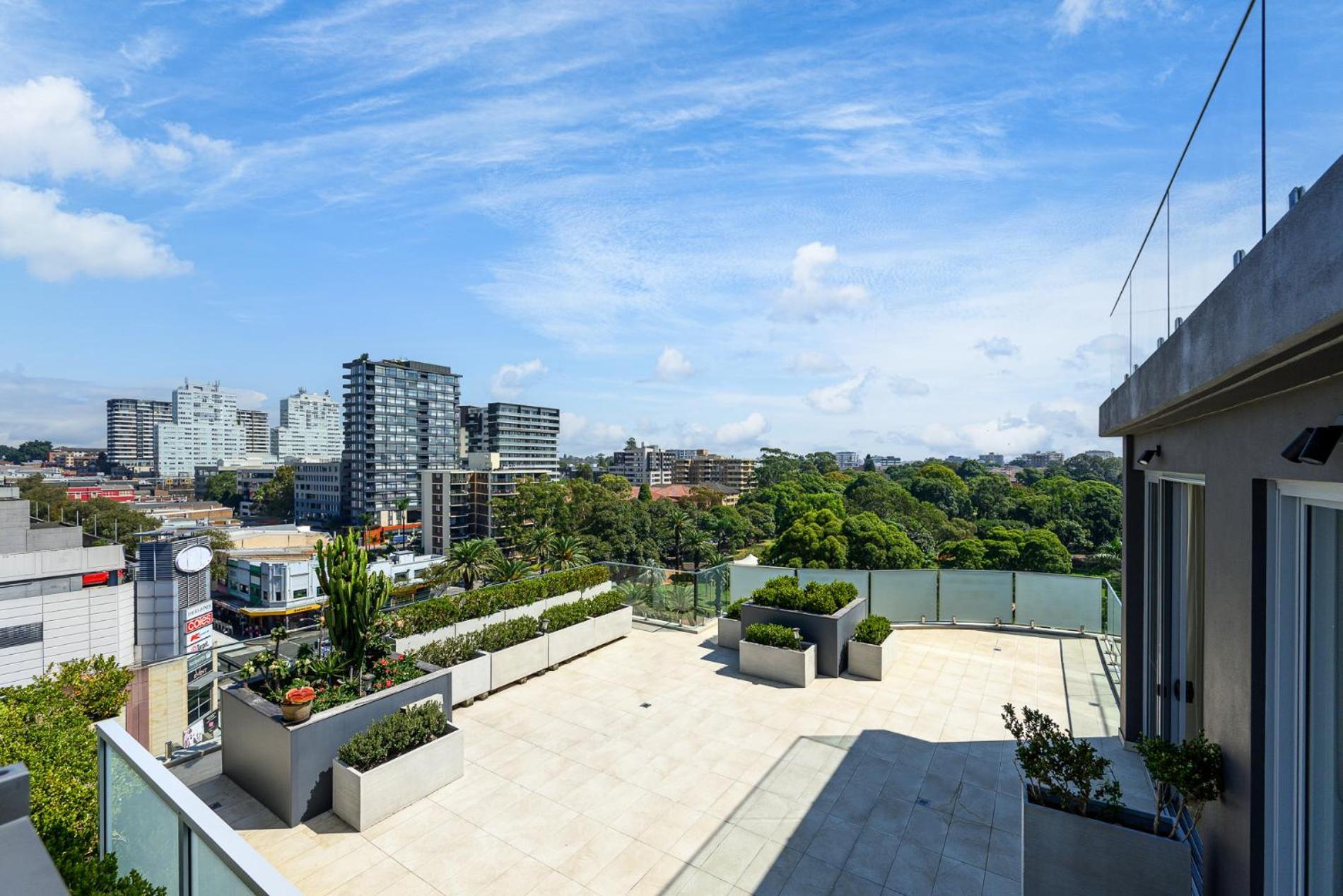 Cozy 3br With Large Balcony For Relaxation Apartment *