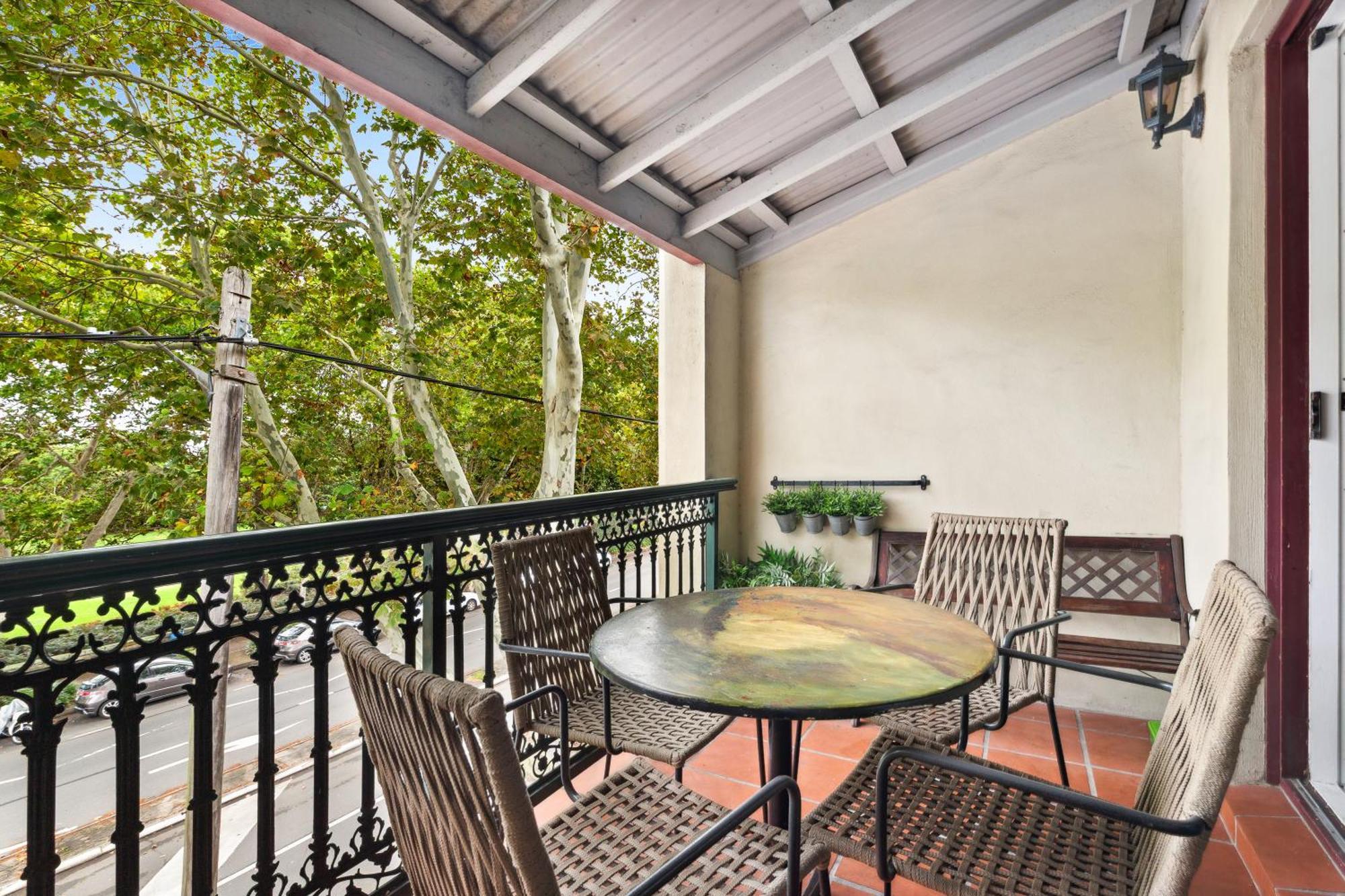Hip Inner-city Living In Vibrant Erskineville *
