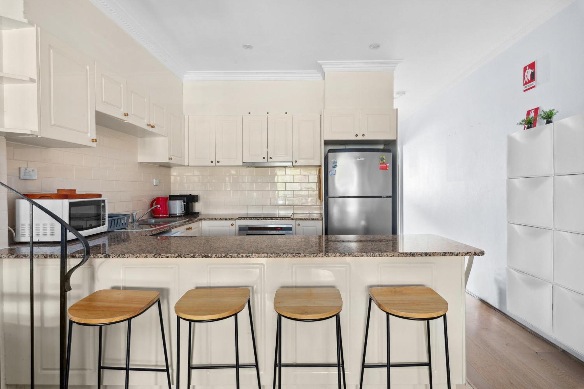 Hip Inner-city Living In Vibrant Erskineville Apartment