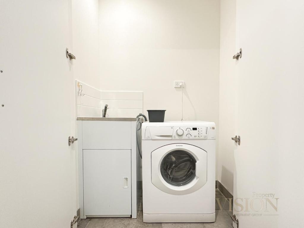 Modern 2 Bedroom Next To North Ryde Metro Apartment *