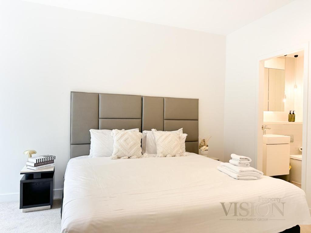 Modern 2 Bedroom Next To North Ryde Metro *