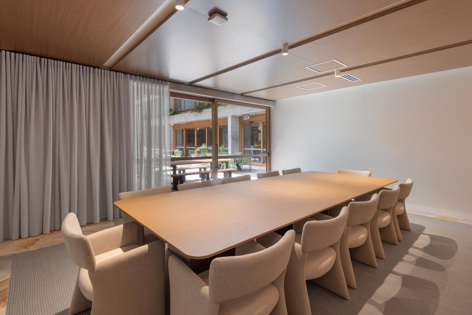 Lyf Bondi Junction Hotel 4*