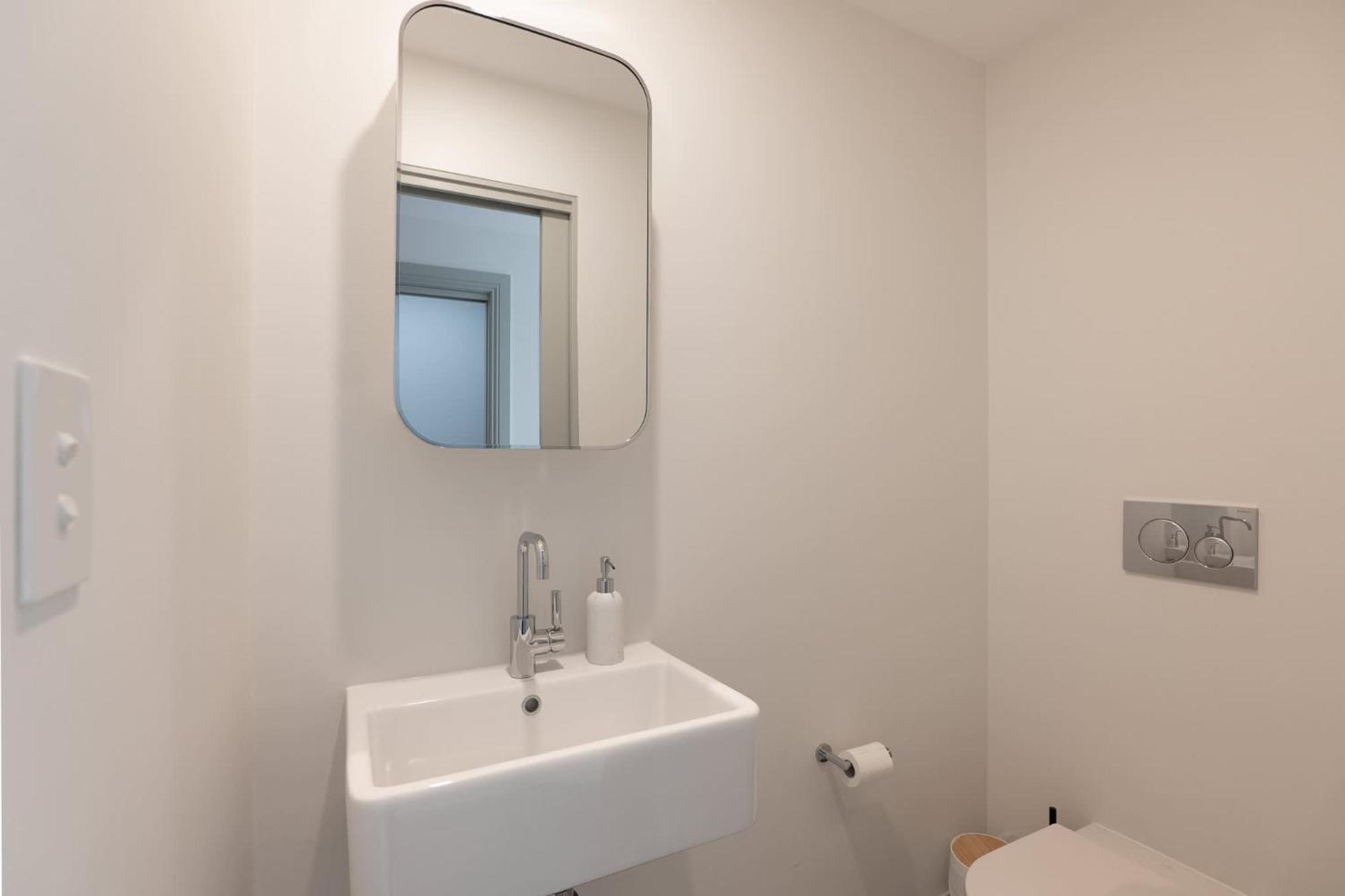 Exquisite Modern 3 Bed In Newtown W Parking Holiday home *