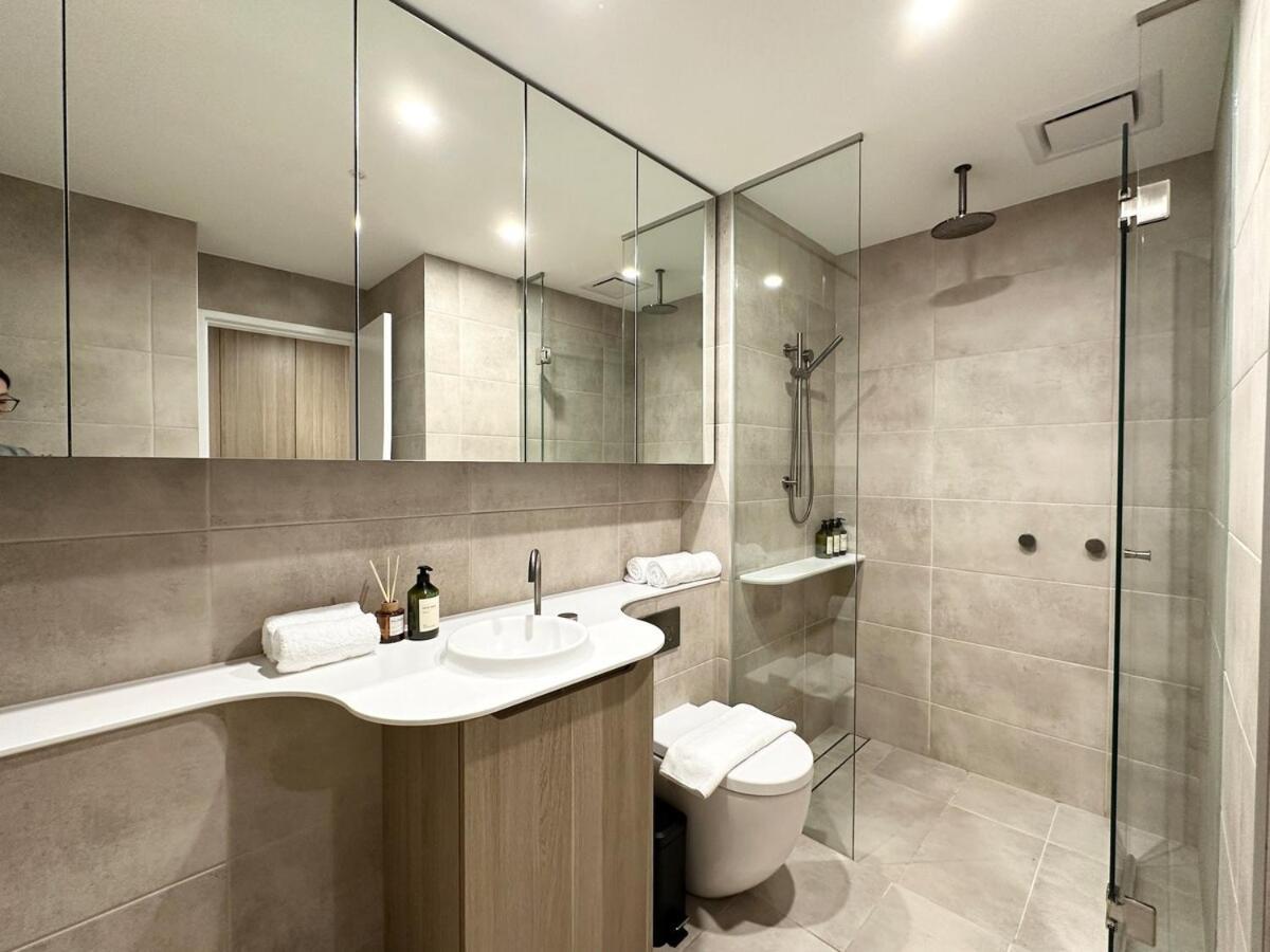 Mq Lux 2br With Study, Pool, Free Parking, Metro Sydney
