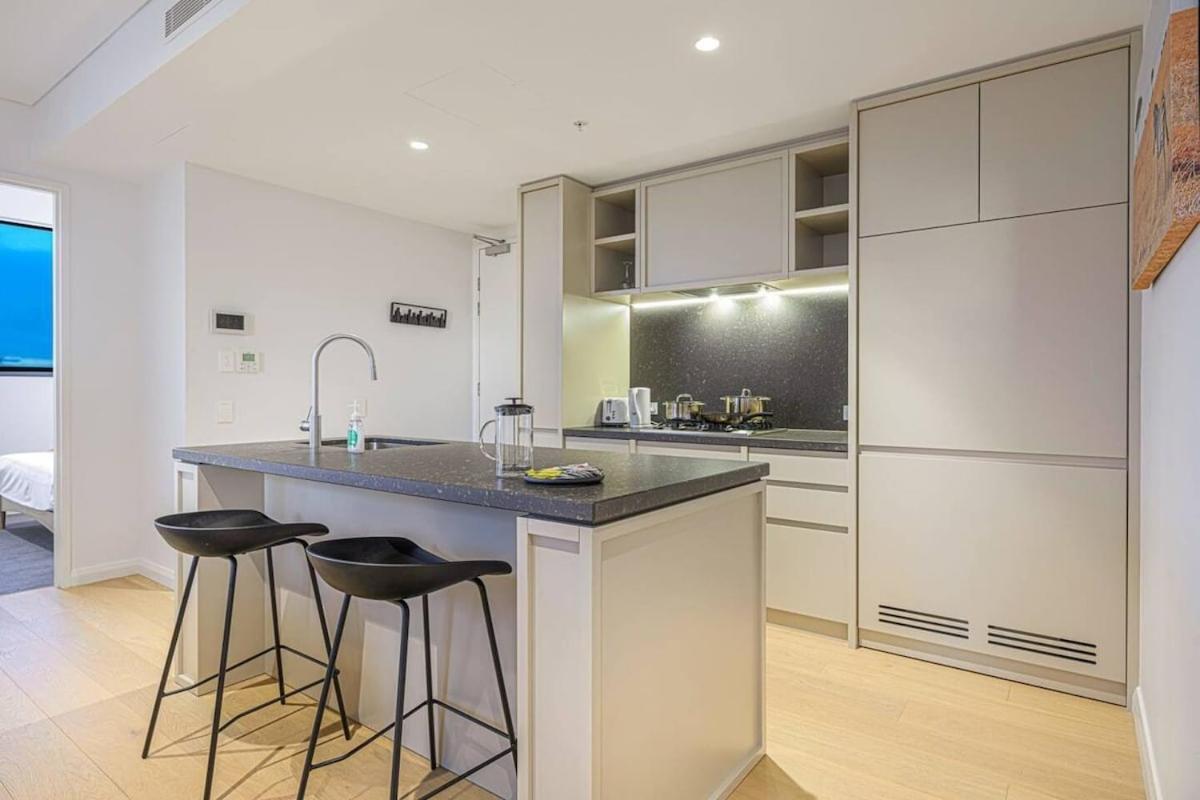 Brand New 2bd Modern Near Mq Shopping Centre Apartment Sydney