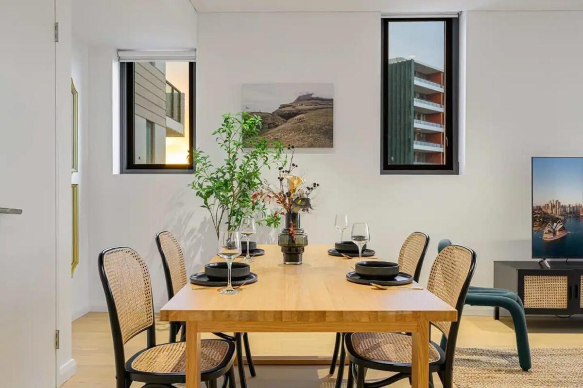 Brand New 2bd Modern Near Mq Shopping Centre