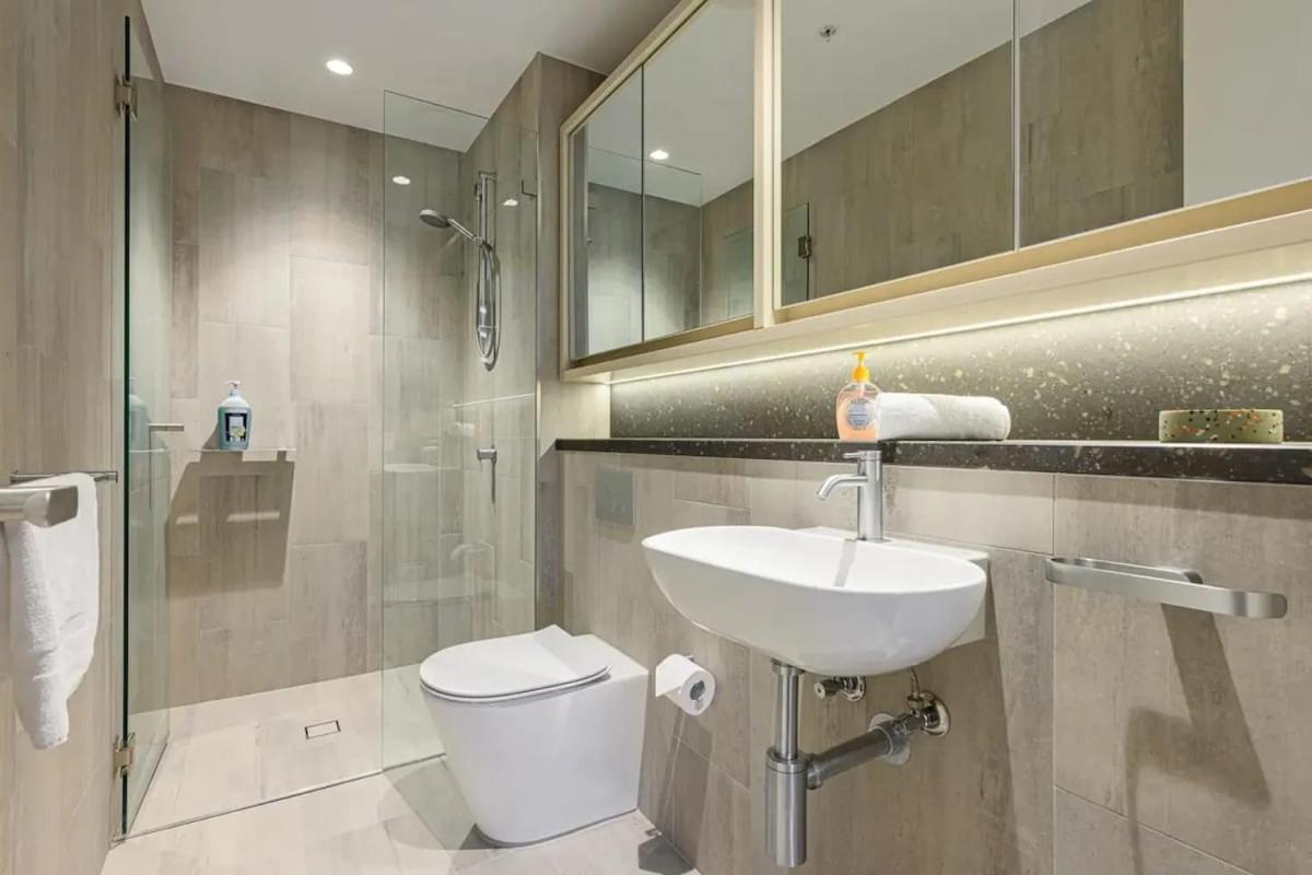 Apartment Brand New 2bd Modern Near Mq Shopping Centre Sydney