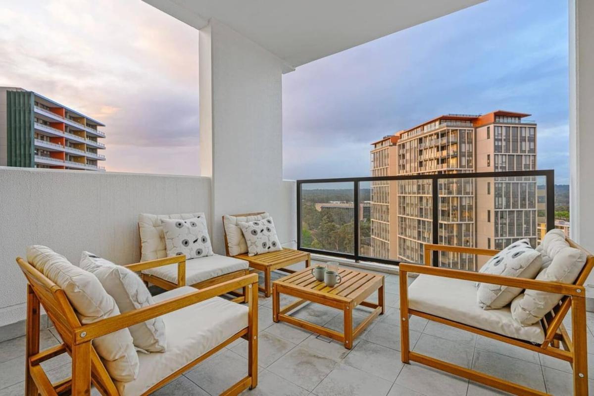 Brand New 2bd Modern Near Mq Shopping Centre *