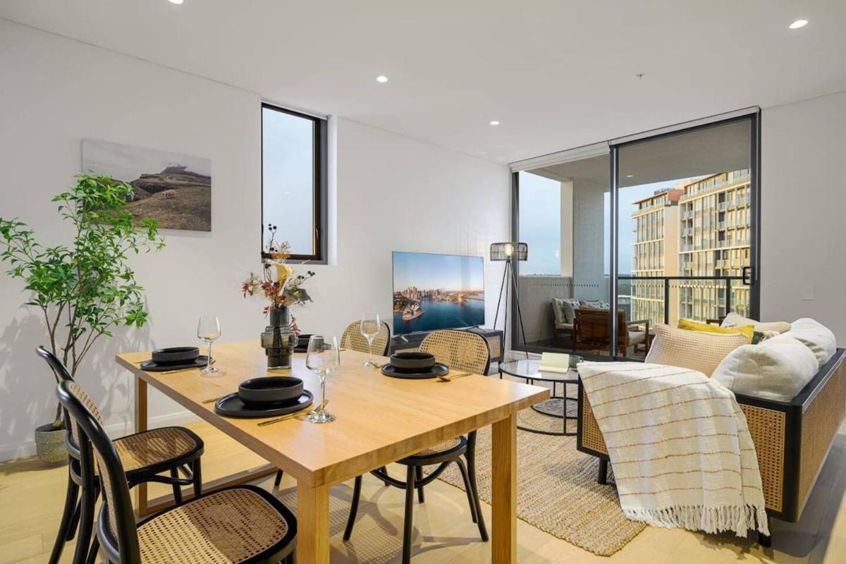 Brand New 2bd Modern Near Mq Shopping Centre *