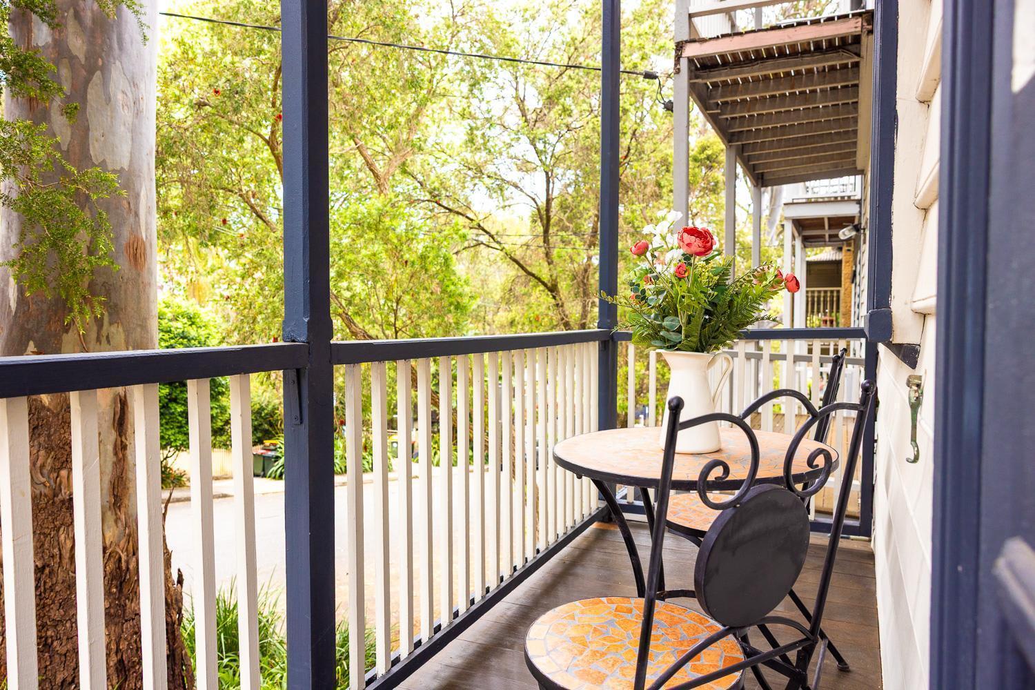 Charm & History 3bdr Close To Harbour Views *