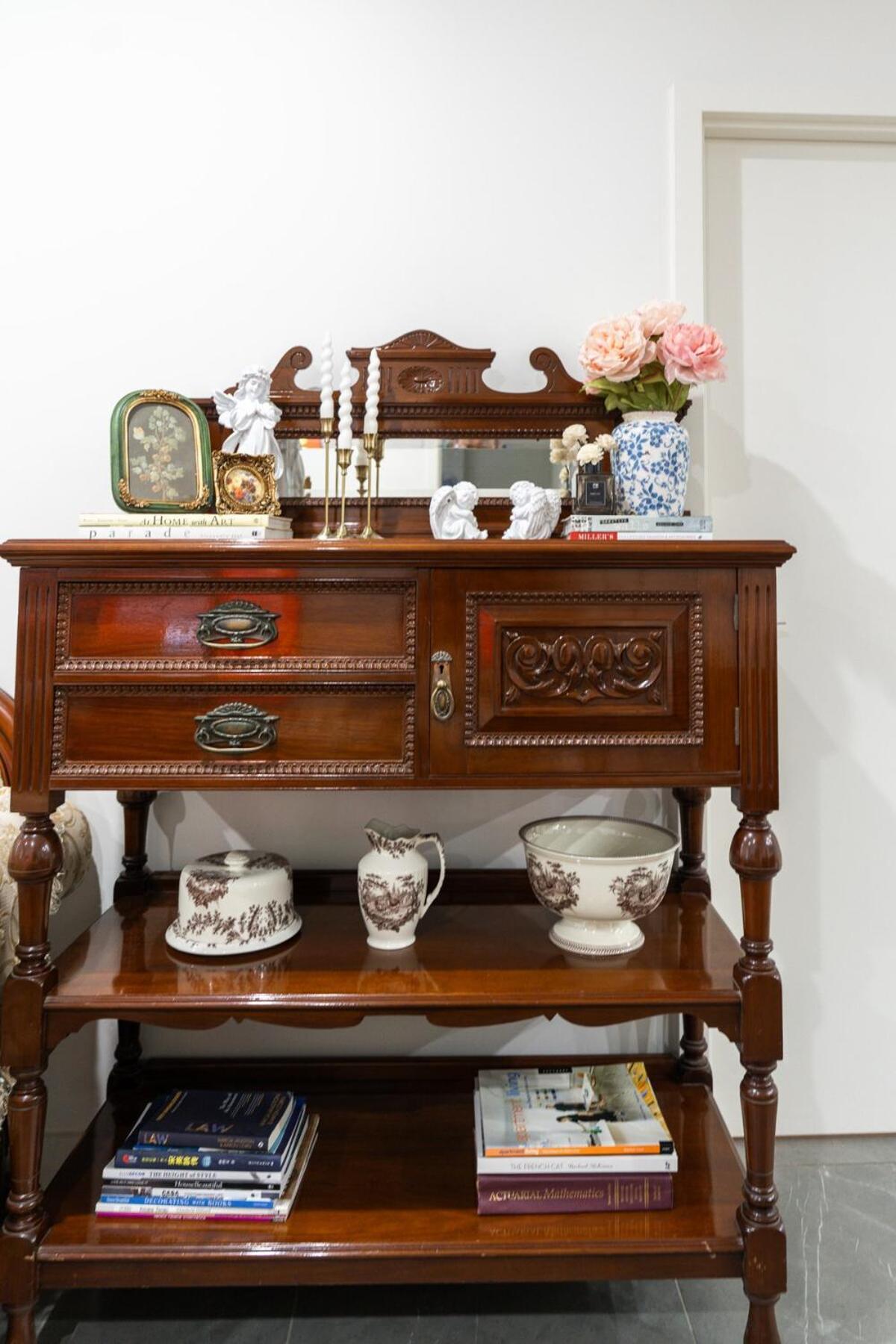 Timeless Charm A Vintage Escape Apartment