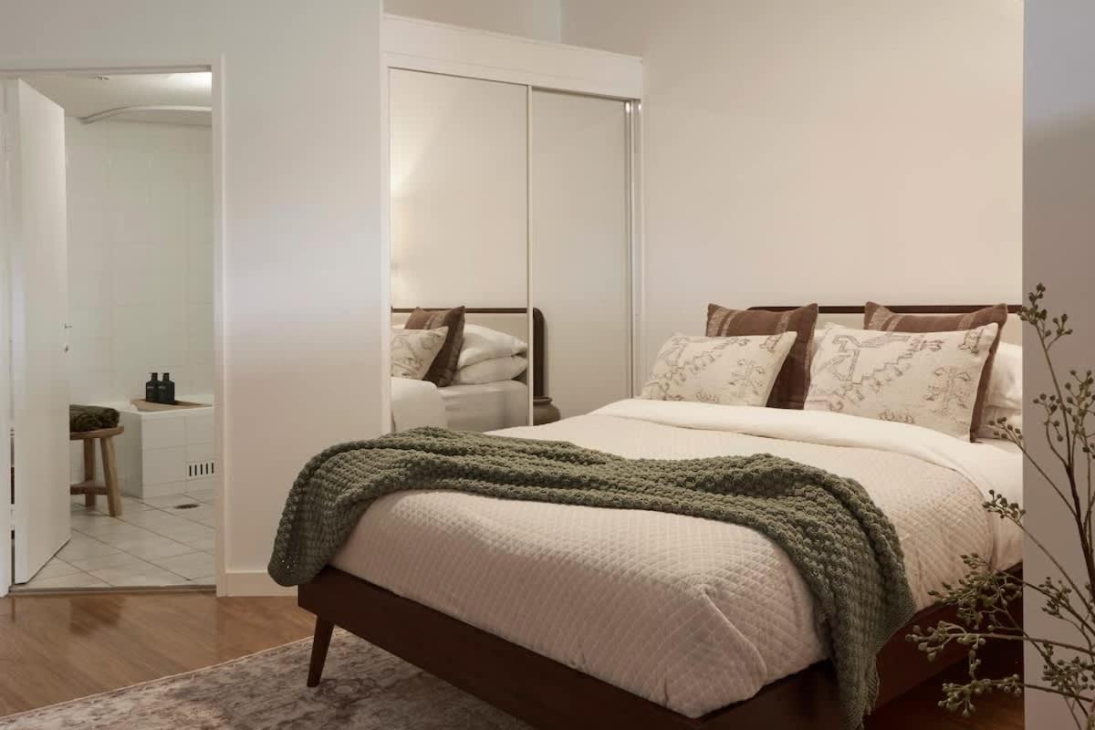 Surry Hills Loft-style Heritage 1br - Indoor Pool, Sauna & Gym *