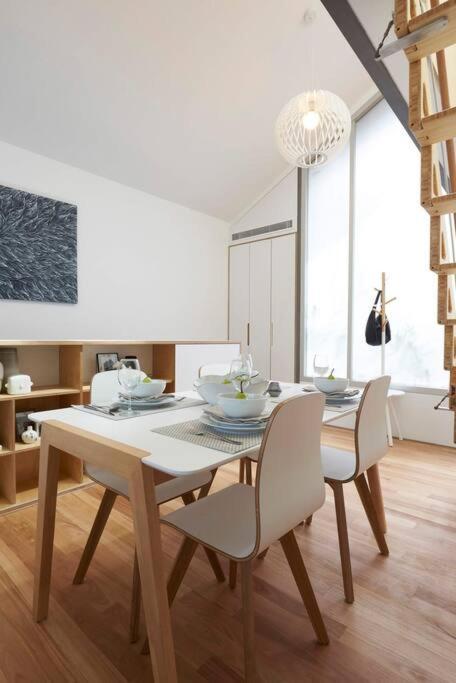 Gorgeous Glebe Loft Living Apartment