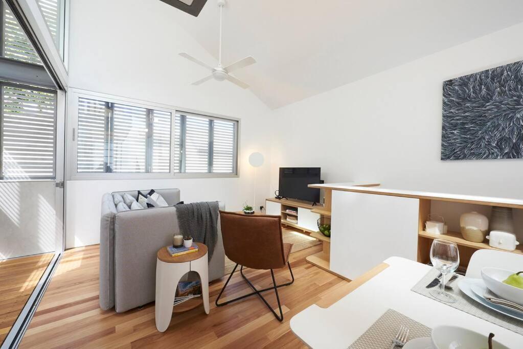 Gorgeous Glebe Loft Living Apartment