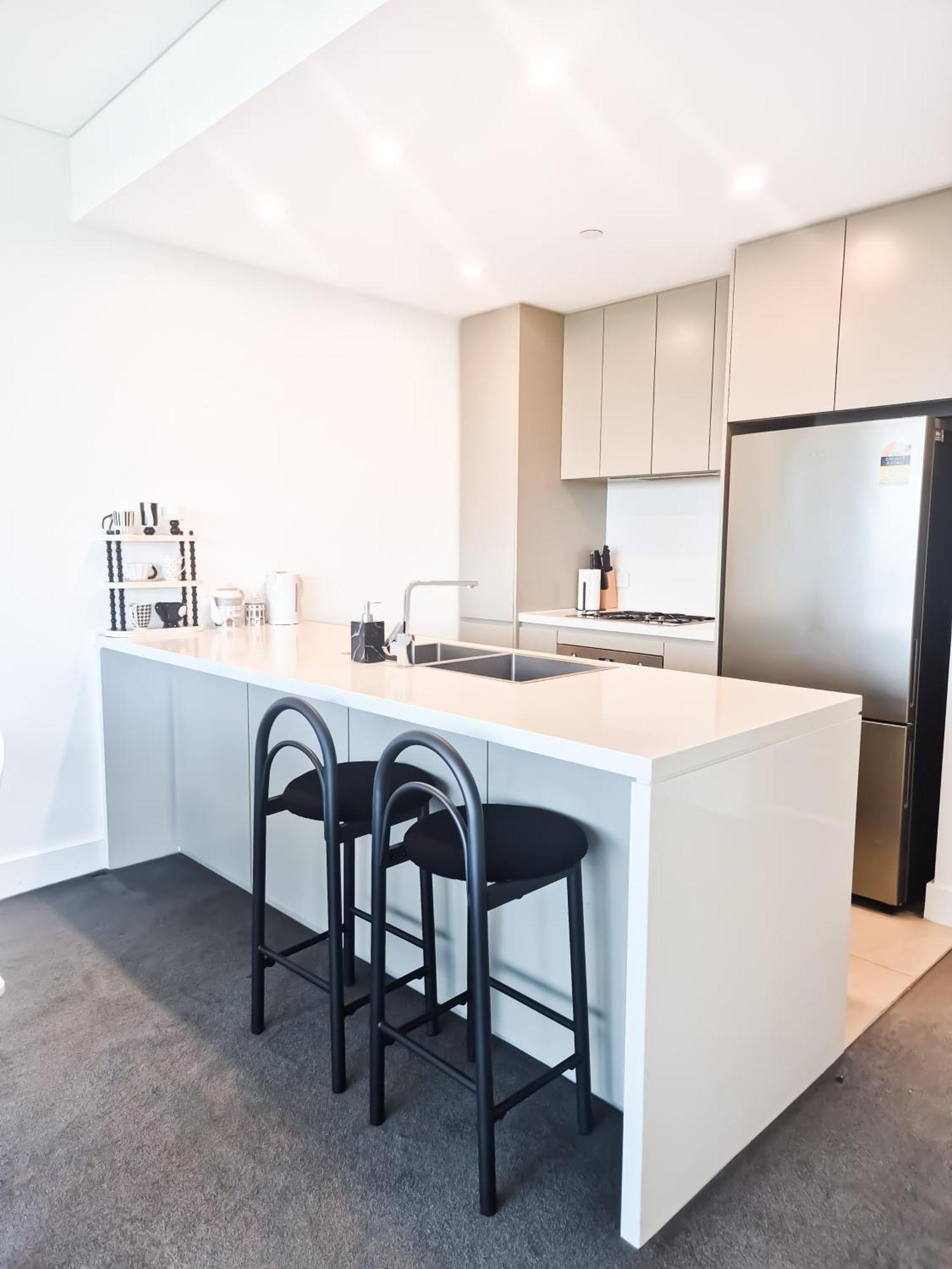 Apartment Timeless Black N White Charm 2br W Kids