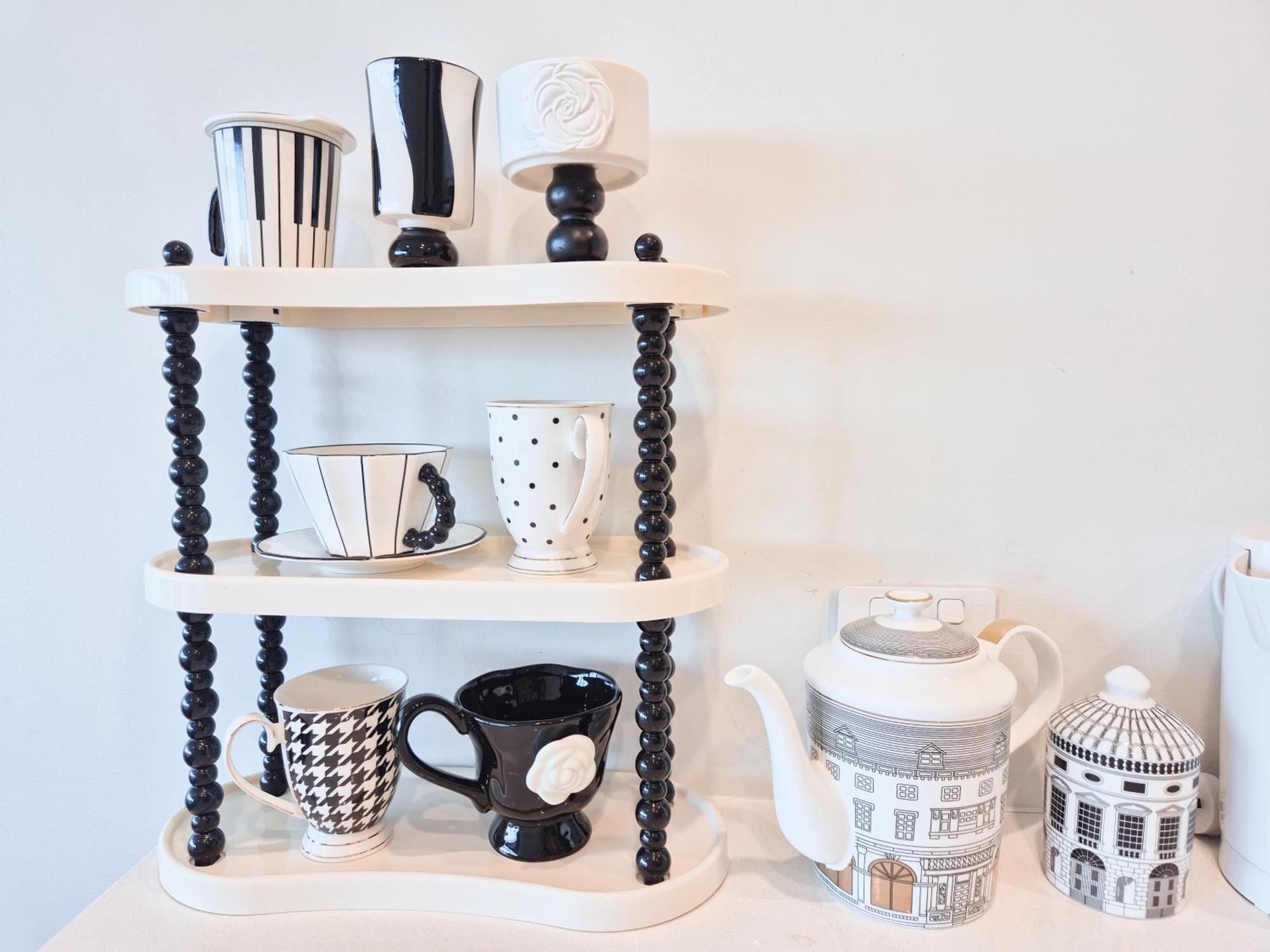 Timeless Black N White Charm 2br W Kids *