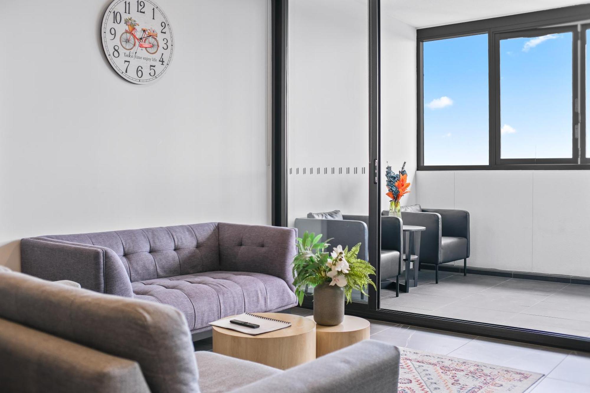 Skyline View2br Close To Easter Show