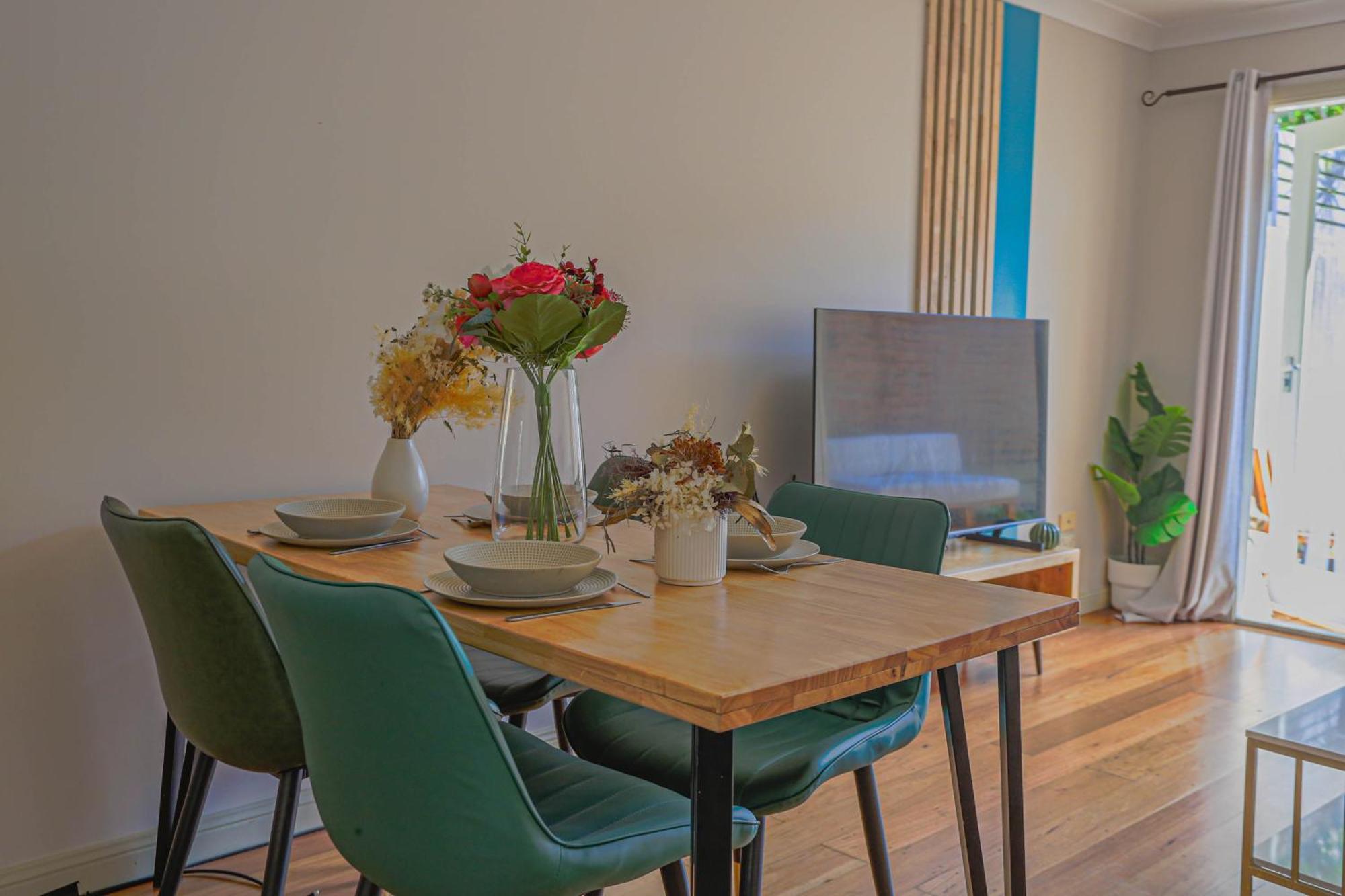 Bahay bakasyunan Elegant 2 Bedroom Close To Buz Bridge Rd 2 E-bikes Included Sydney