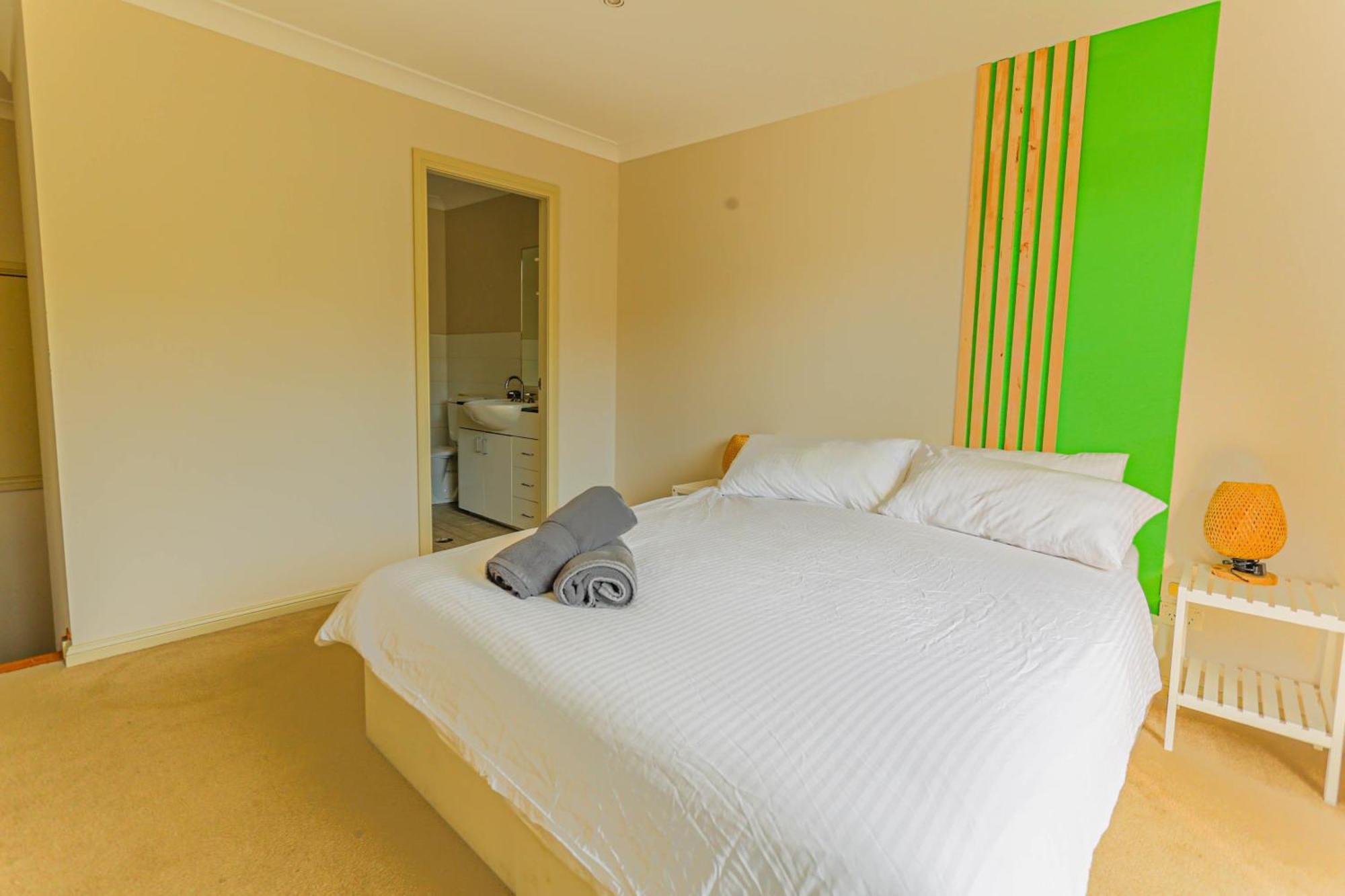 Elegant 2 Bedroom Close To Buz Bridge Rd 2 E-bikes Included * Sydney