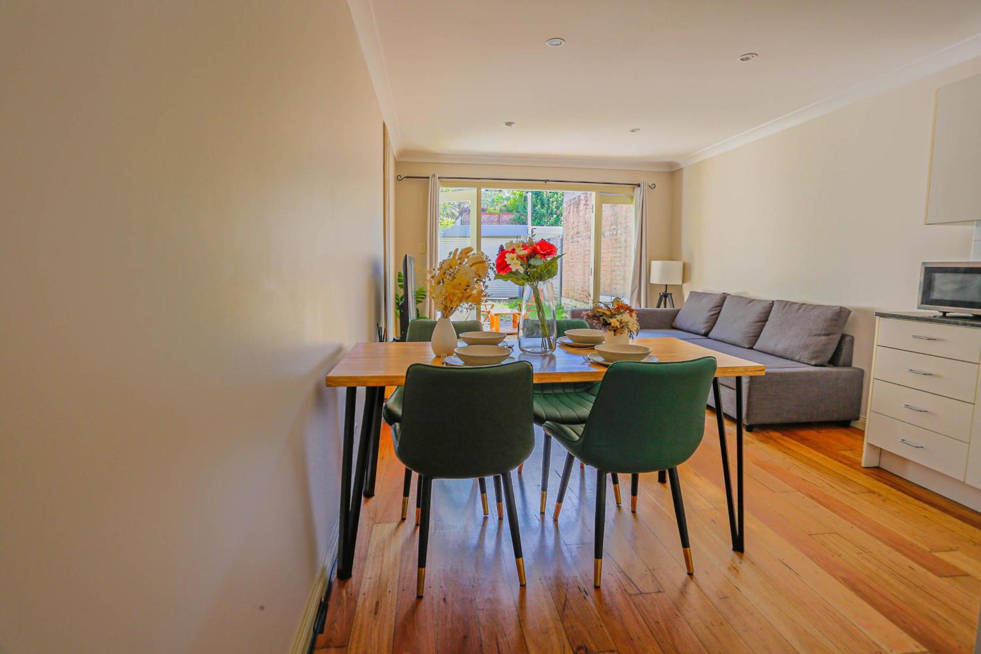 Bahay bakasyunan Elegant 2 Bedroom Close To Buz Bridge Rd 2 E-bikes Included Sydney