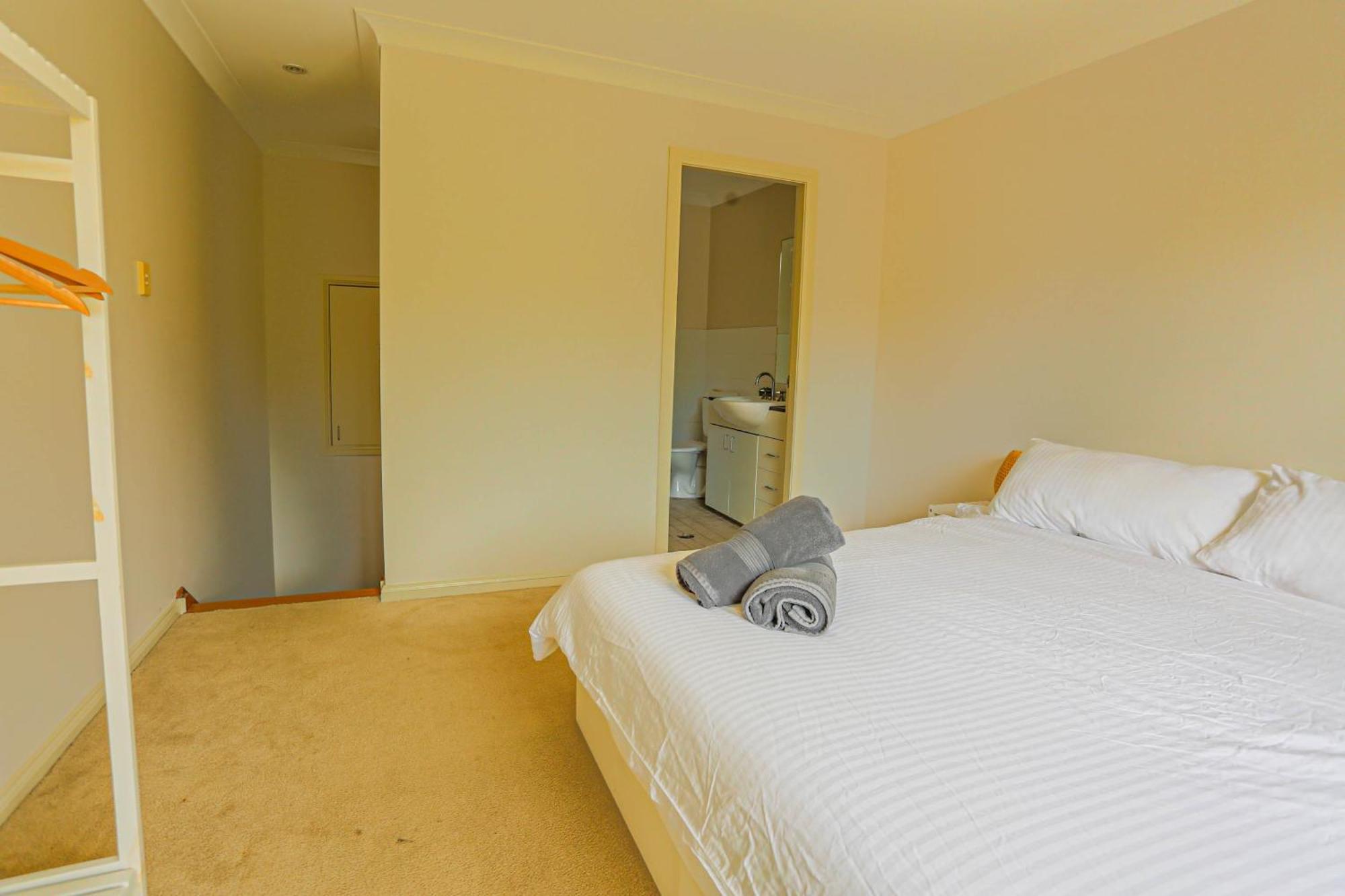 Elegant 2 Bedroom Close To Buz Bridge Rd 2 E-bikes Included Sydney