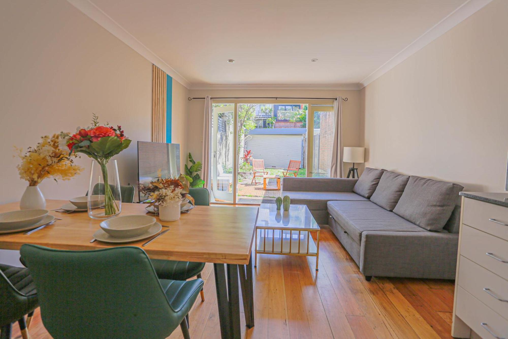 Bahay bakasyunan Elegant 2 Bedroom Close To Buz Bridge Rd 2 E-bikes Included Sydney