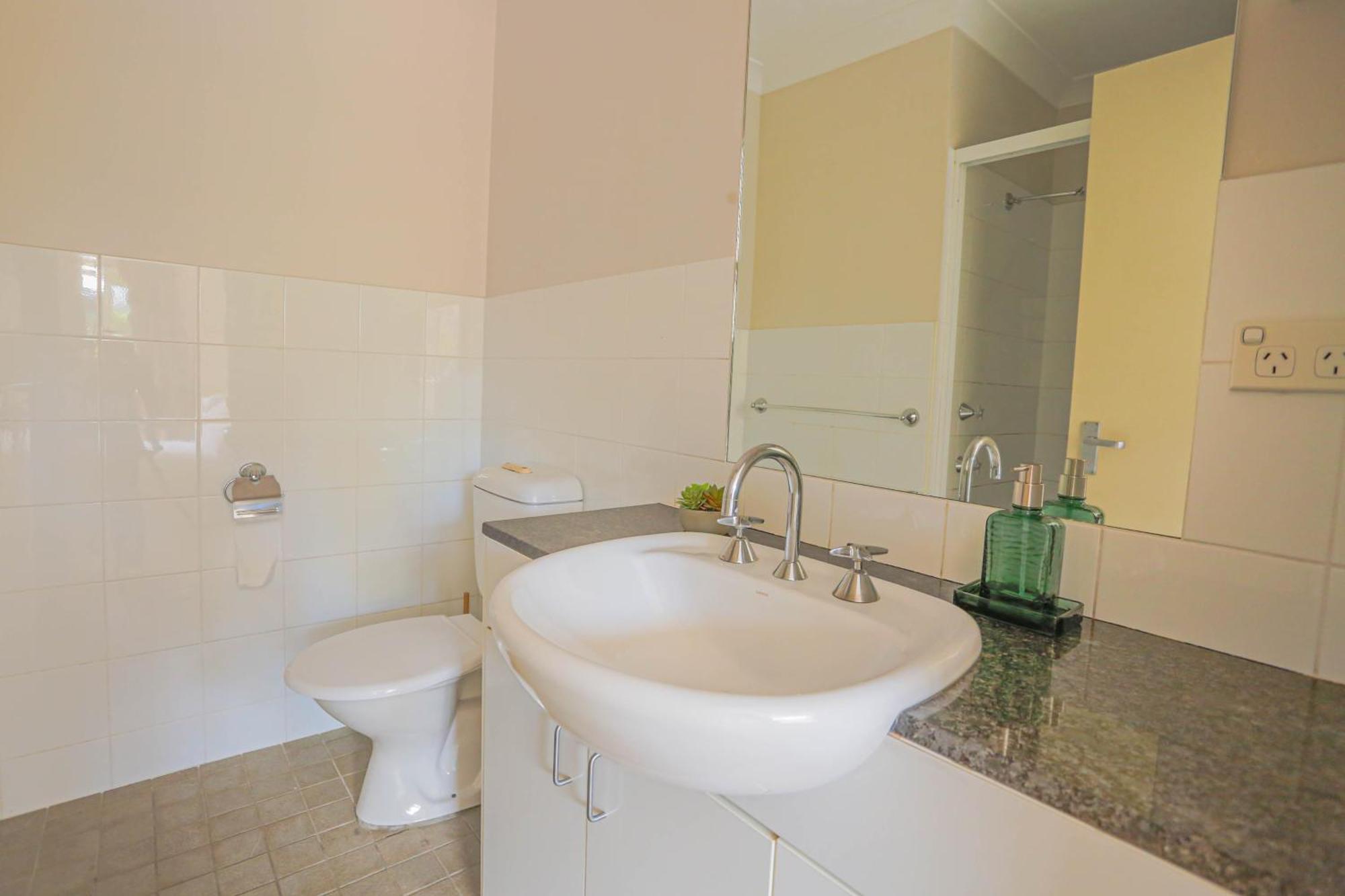 Bahay bakasyunan Elegant 2 Bedroom Close To Buz Bridge Rd 2 E-bikes Included Sydney