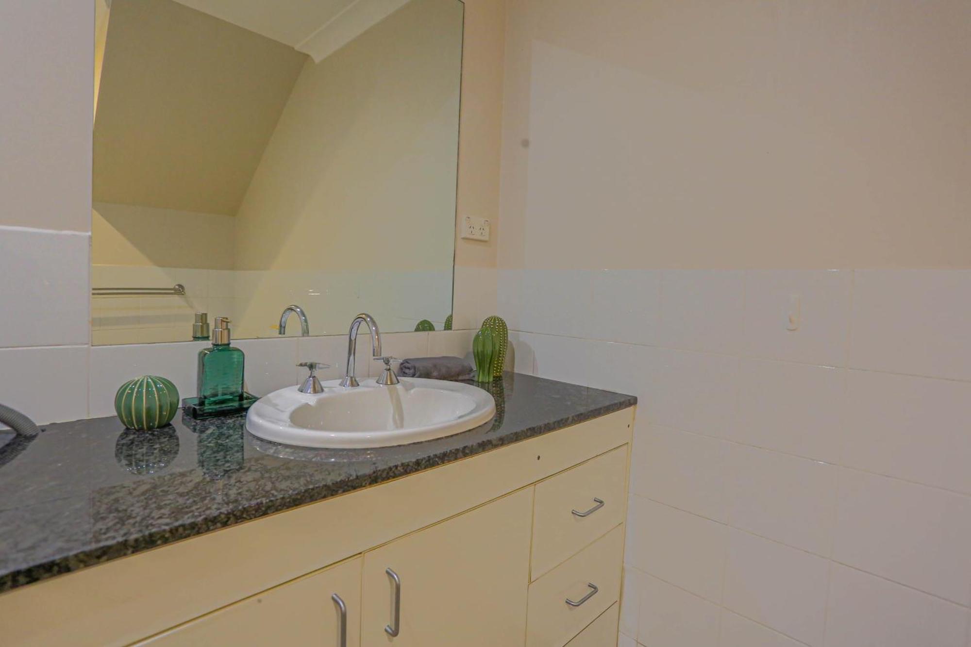 Elegant 2 Bedroom Close To Buz Bridge Rd 2 E-bikes Included Sydney