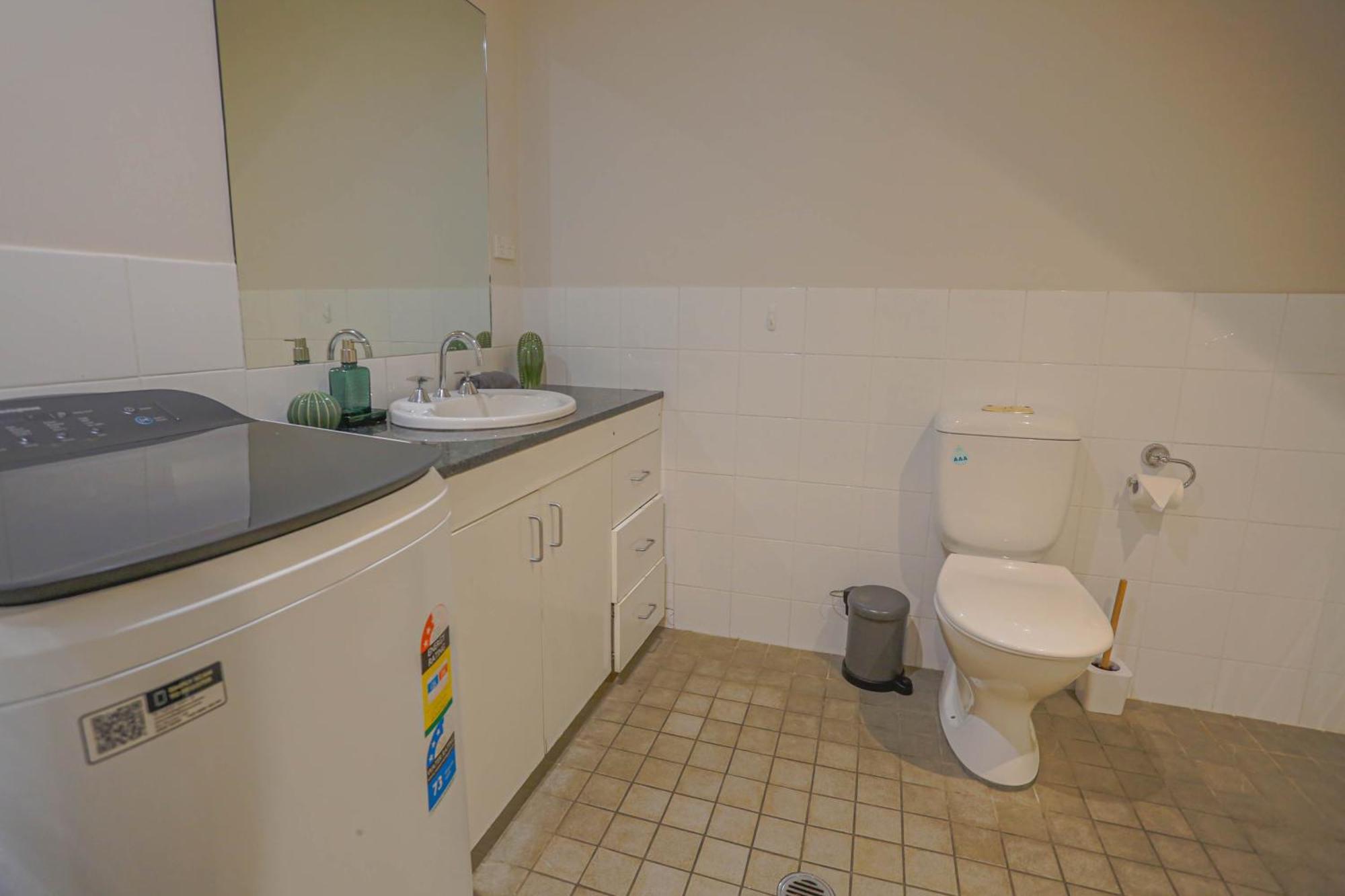 Elegant 2 Bedroom Close To Buz Bridge Rd 2 E-bikes Included Bahay bakasyunan *