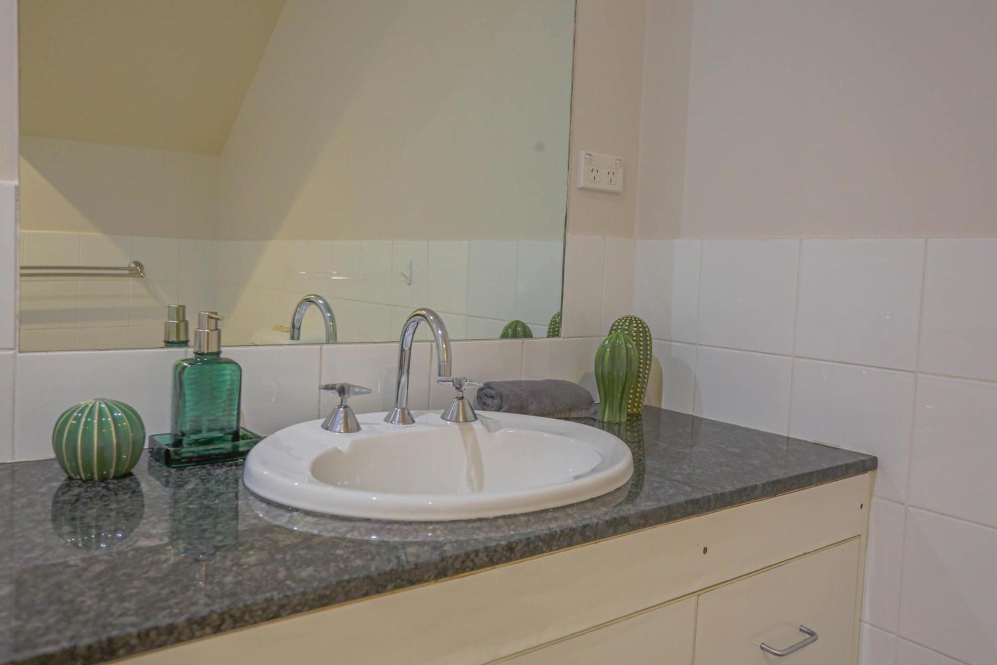 Bahay bakasyunan Elegant 2 Bedroom Close To Buz Bridge Rd 2 E-bikes Included Sydney