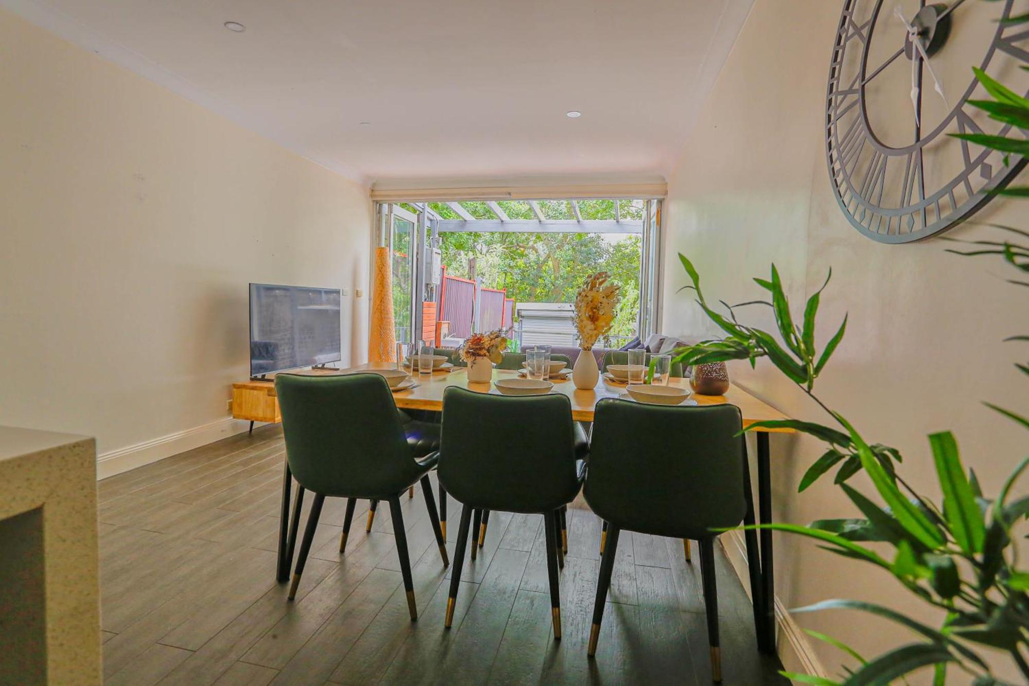 Ideal 3 Bedroom House Centre Glebe 2 E-bikes Included *