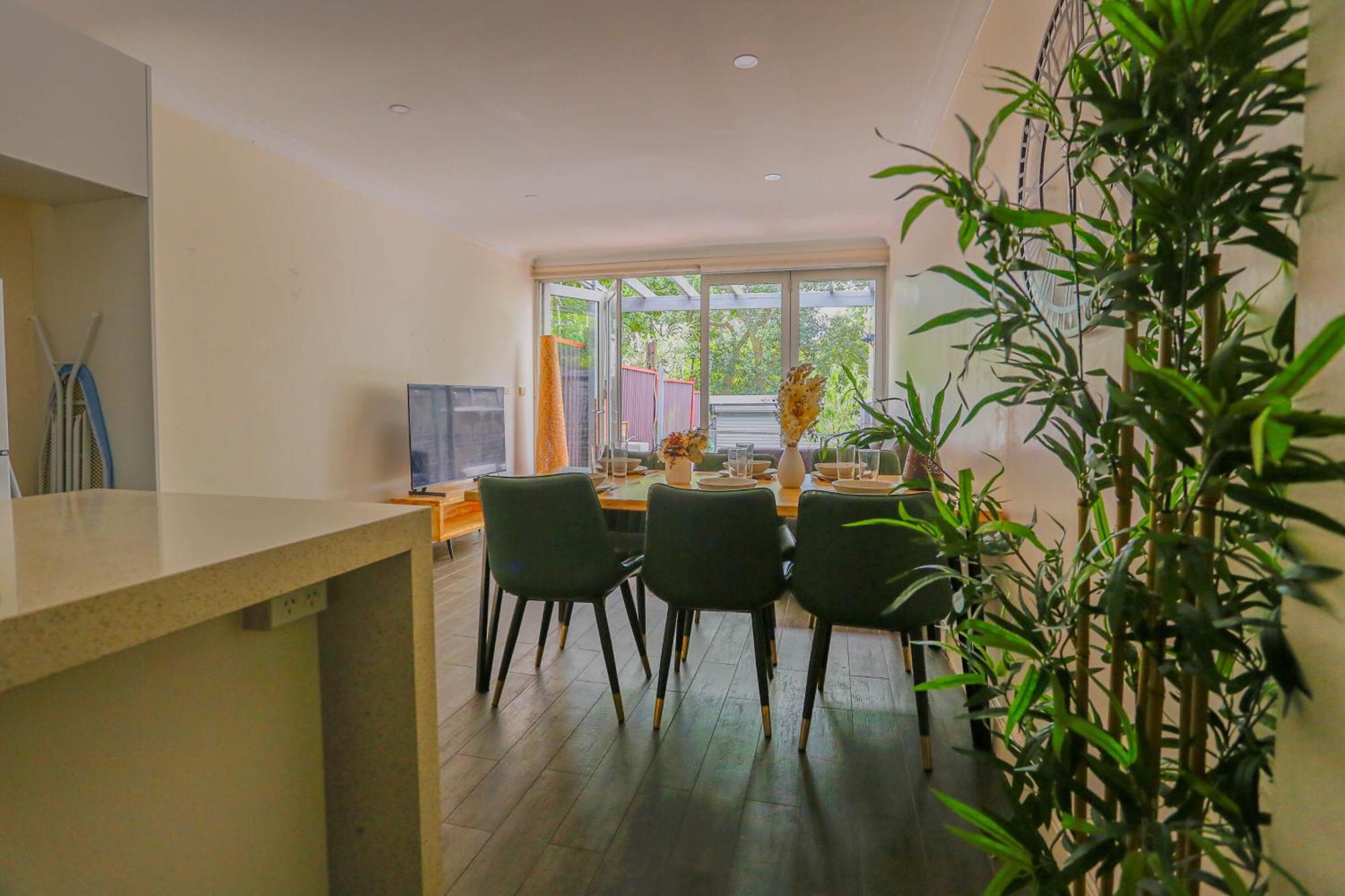 Ideal 3 Bedroom House Centre Glebe 2 E-bikes Included *