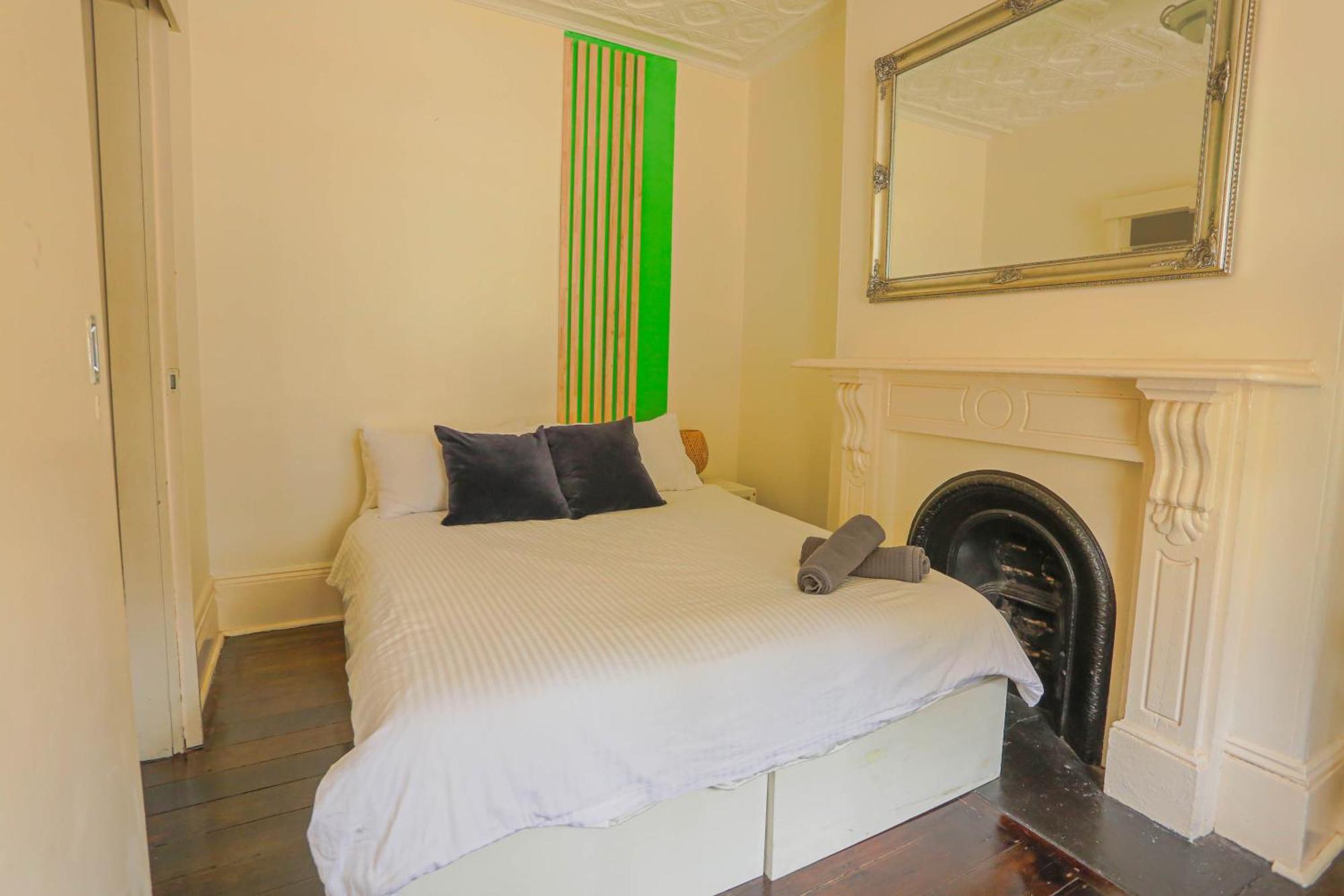 Ideal 3 Bedroom House Centre Glebe 2 E-bikes Included * Sidney