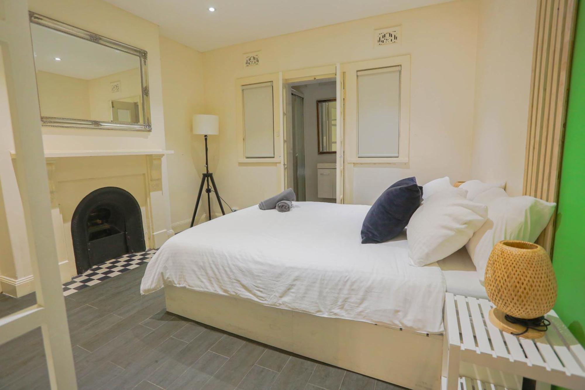 Ideal 3 Bedroom House Centre Glebe 2 E-bikes Included Sidney