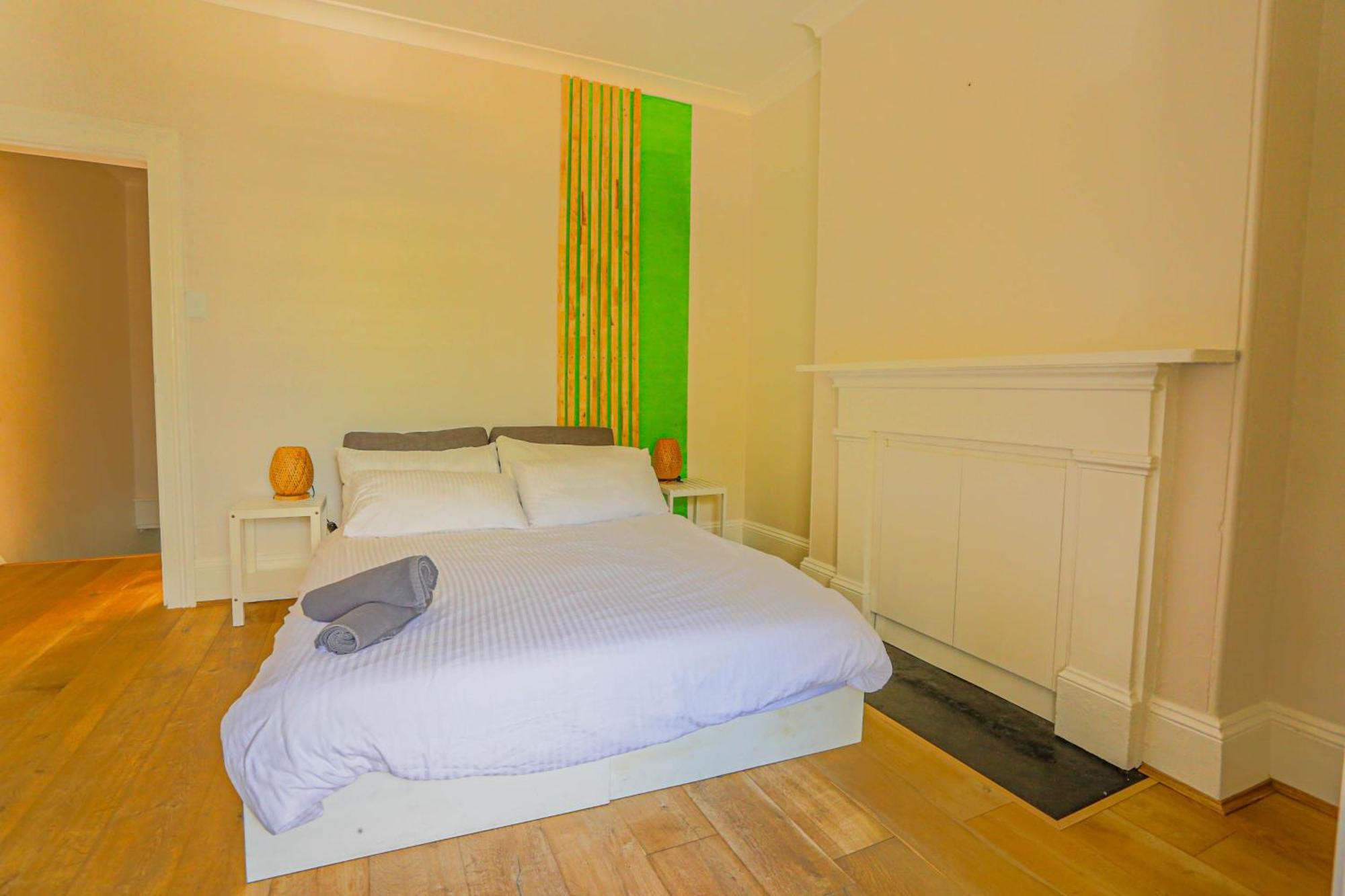 2 Bedroom House With 2 E-bikes Included At Centre Of Chippendale *