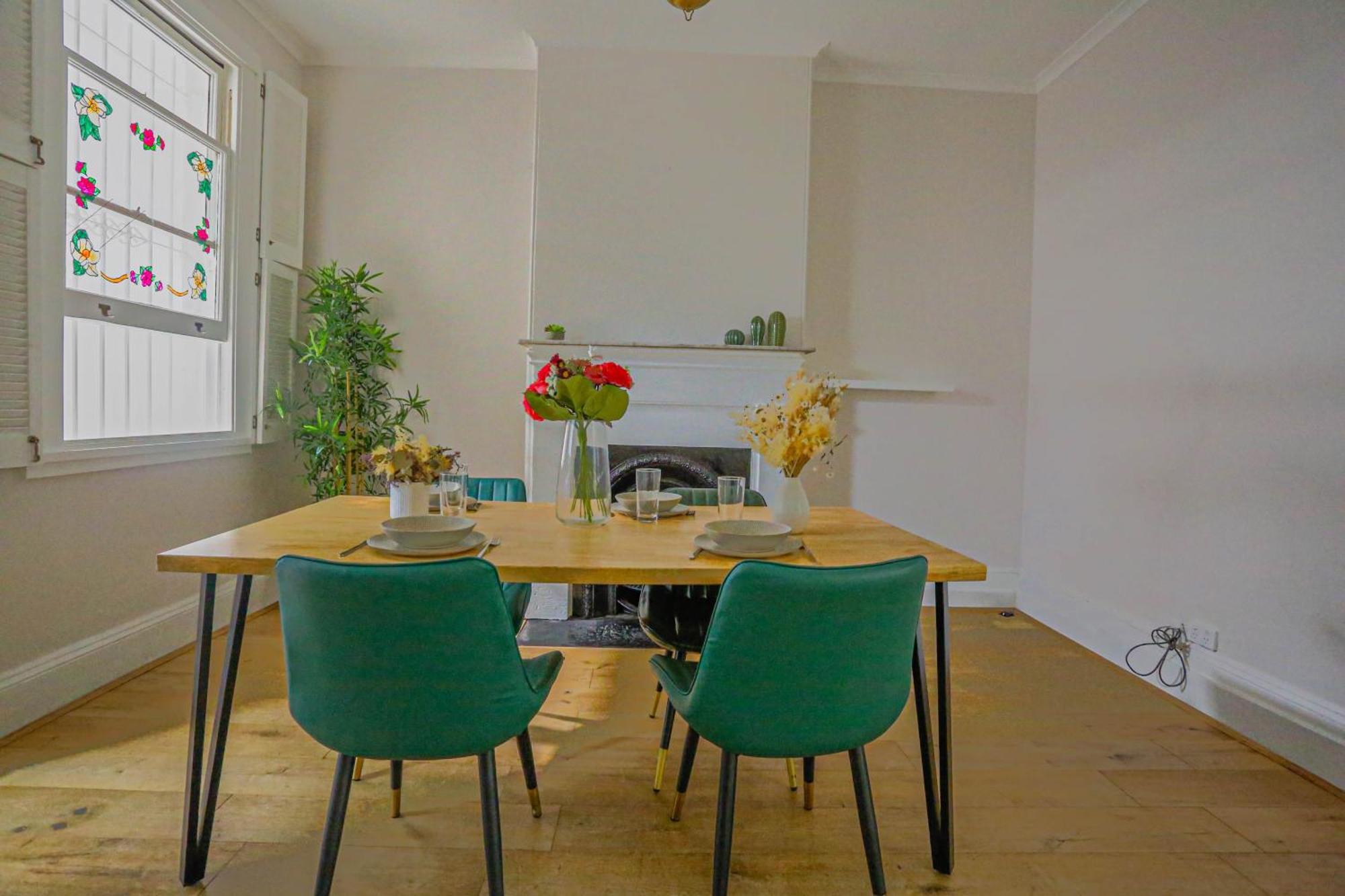 2 Bedroom House With 2 E-bikes Included At Centre Of Chippendale Holiday home Sydney