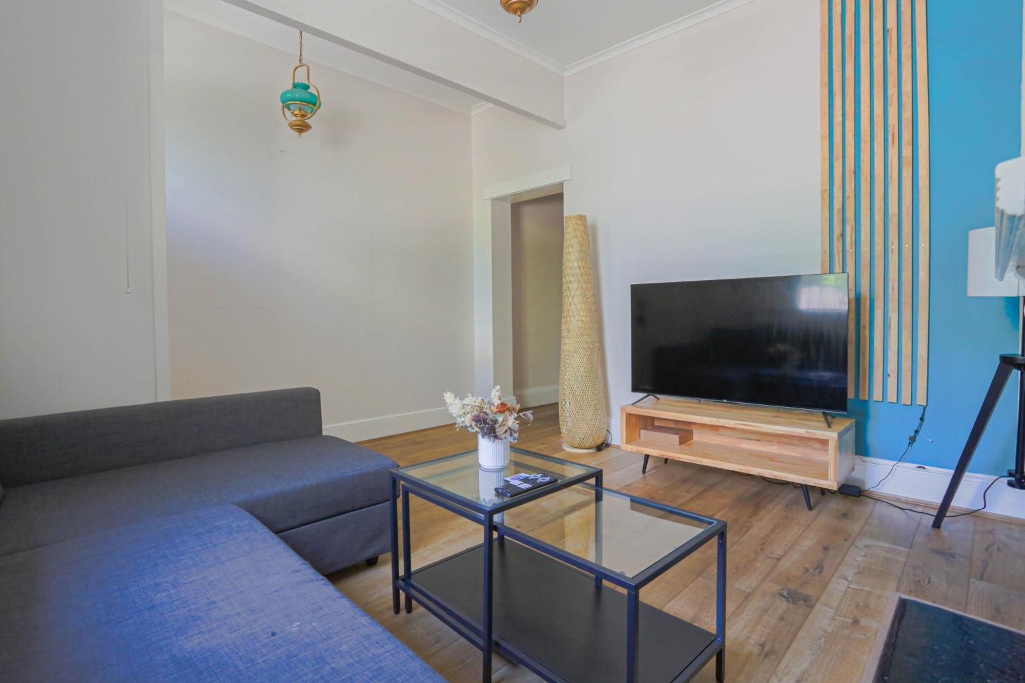 Holiday home 2 Bedroom House With 2 E-bikes Included At Centre Of Chippendale Sydney
