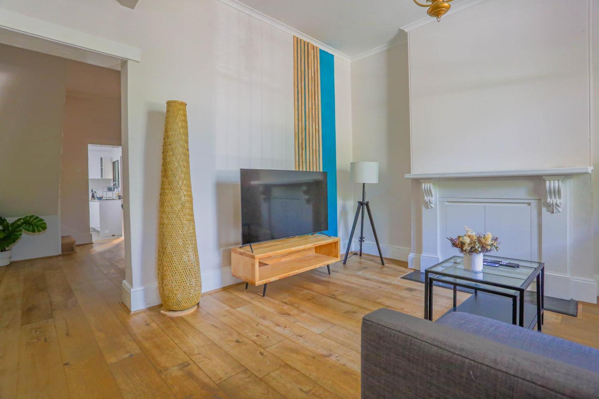 2 Bedroom House With 2 E-bikes Included At Centre Of Chippendale