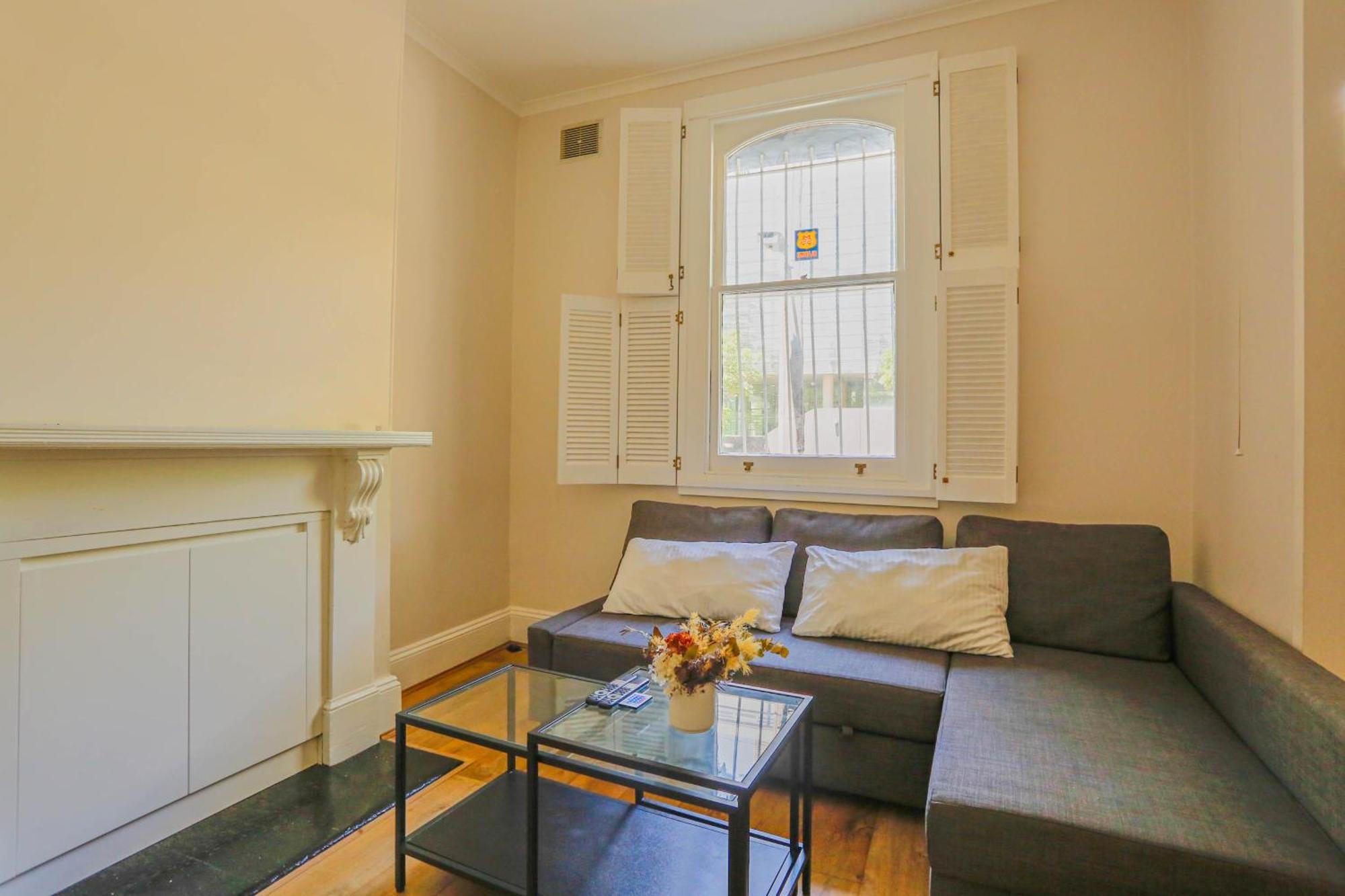 2 Bedroom House With 2 E-bikes Included At Centre Of Chippendale Holiday home Sydney